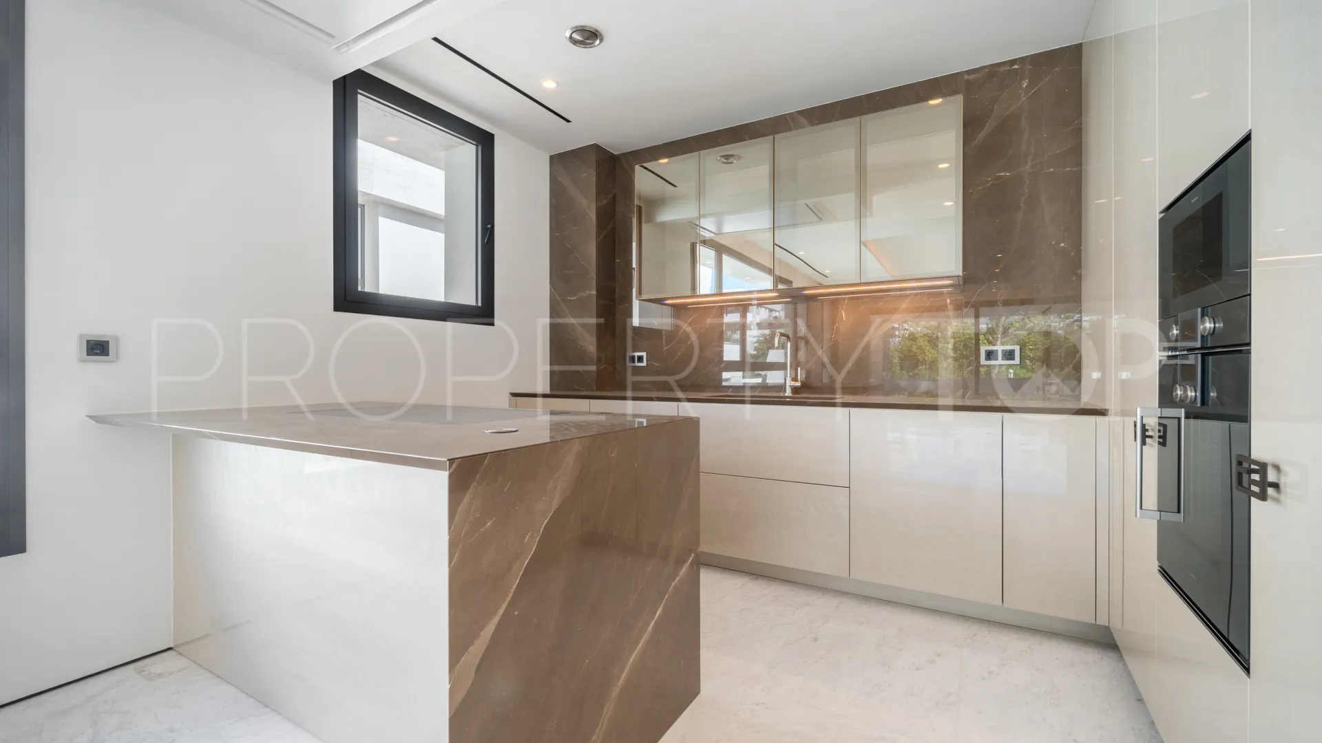 For sale duplex penthouse in Epic Marbella