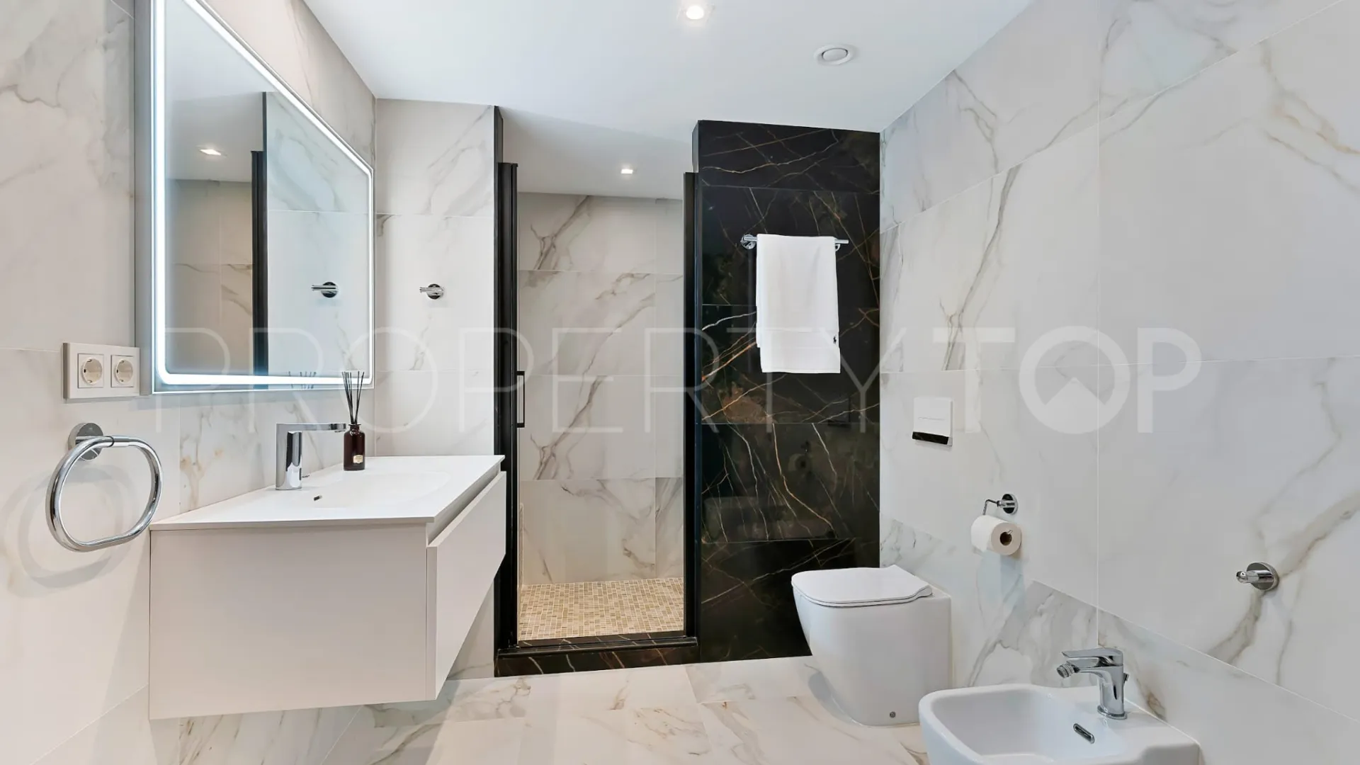 Se vende villa en Guadalmina Baja de 6 dormitorios