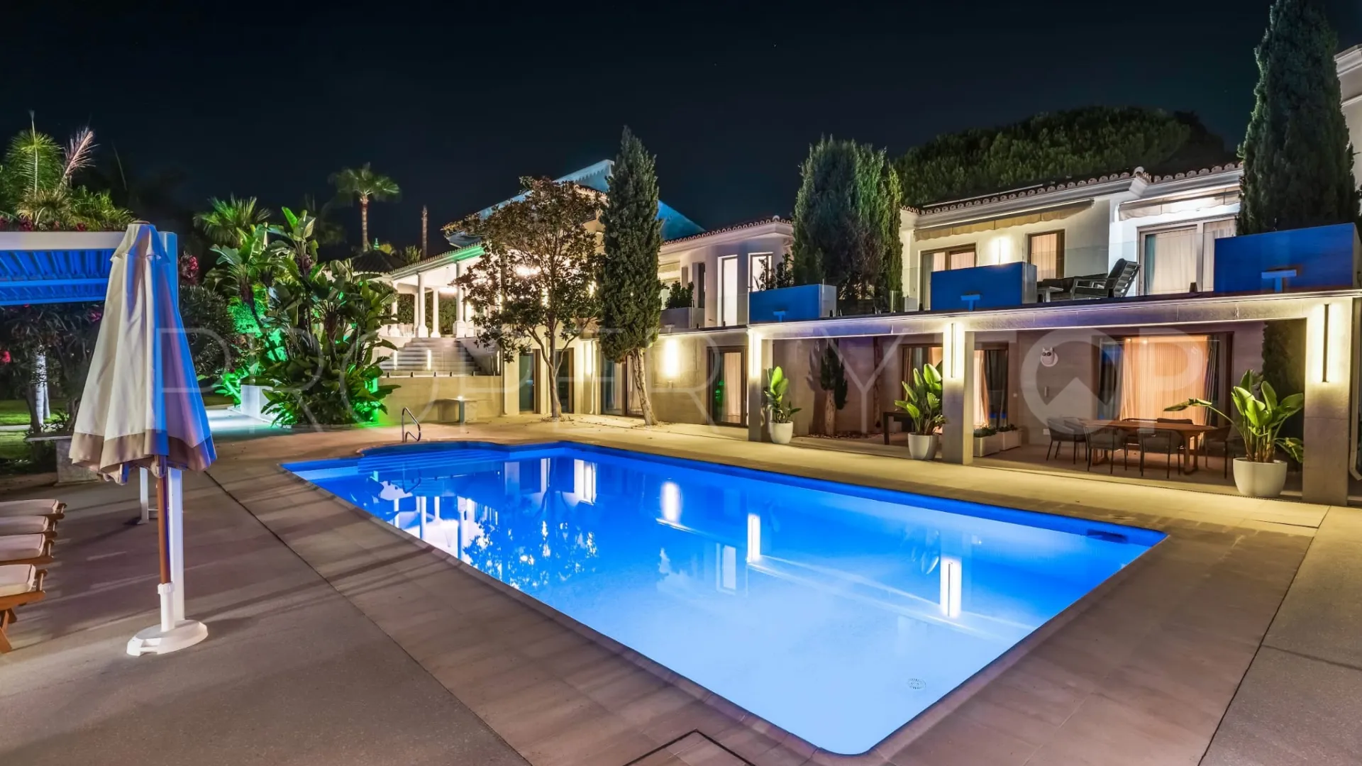 Se vende villa en Guadalmina Baja de 6 dormitorios