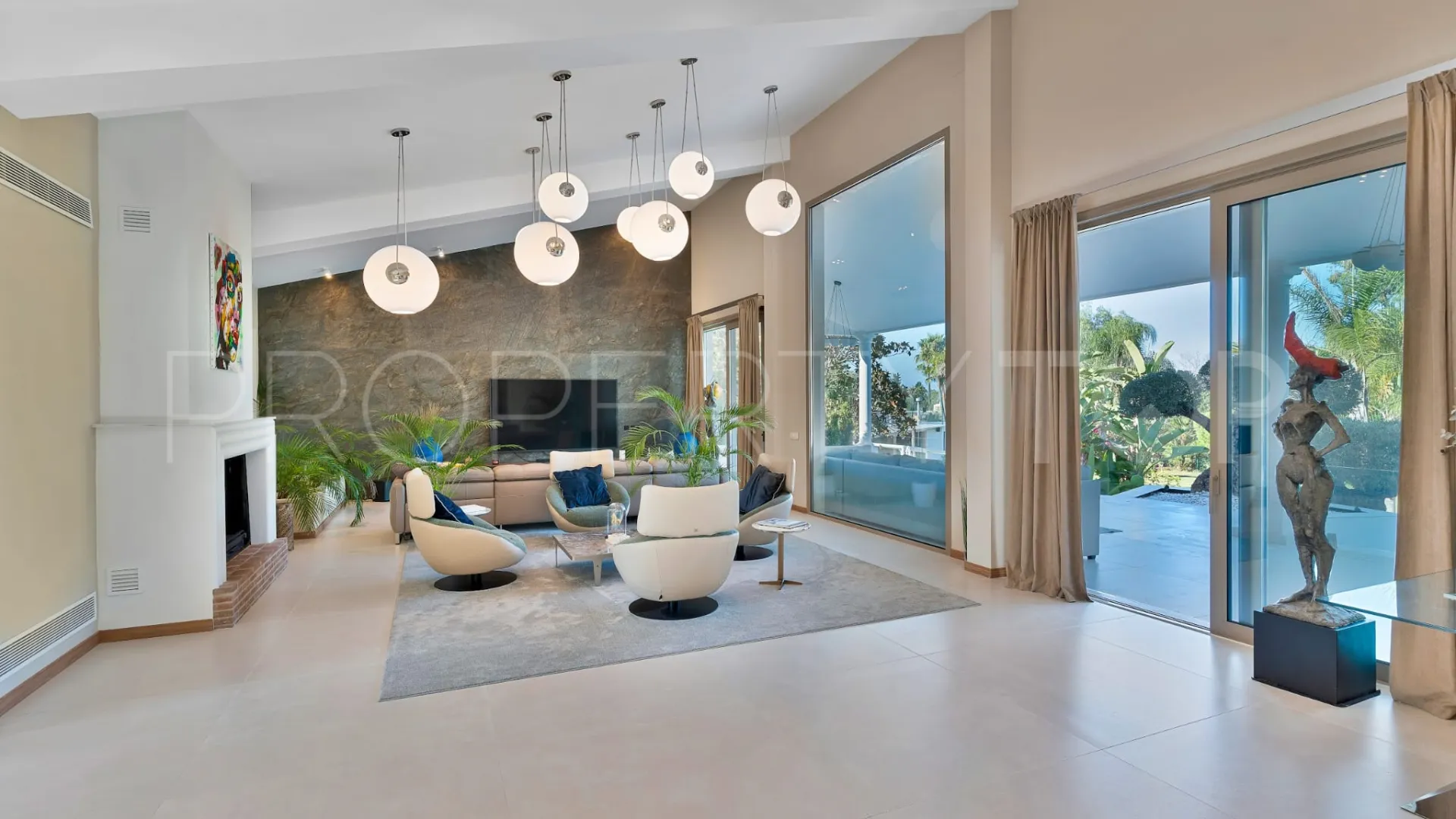Se vende villa en Guadalmina Baja de 6 dormitorios