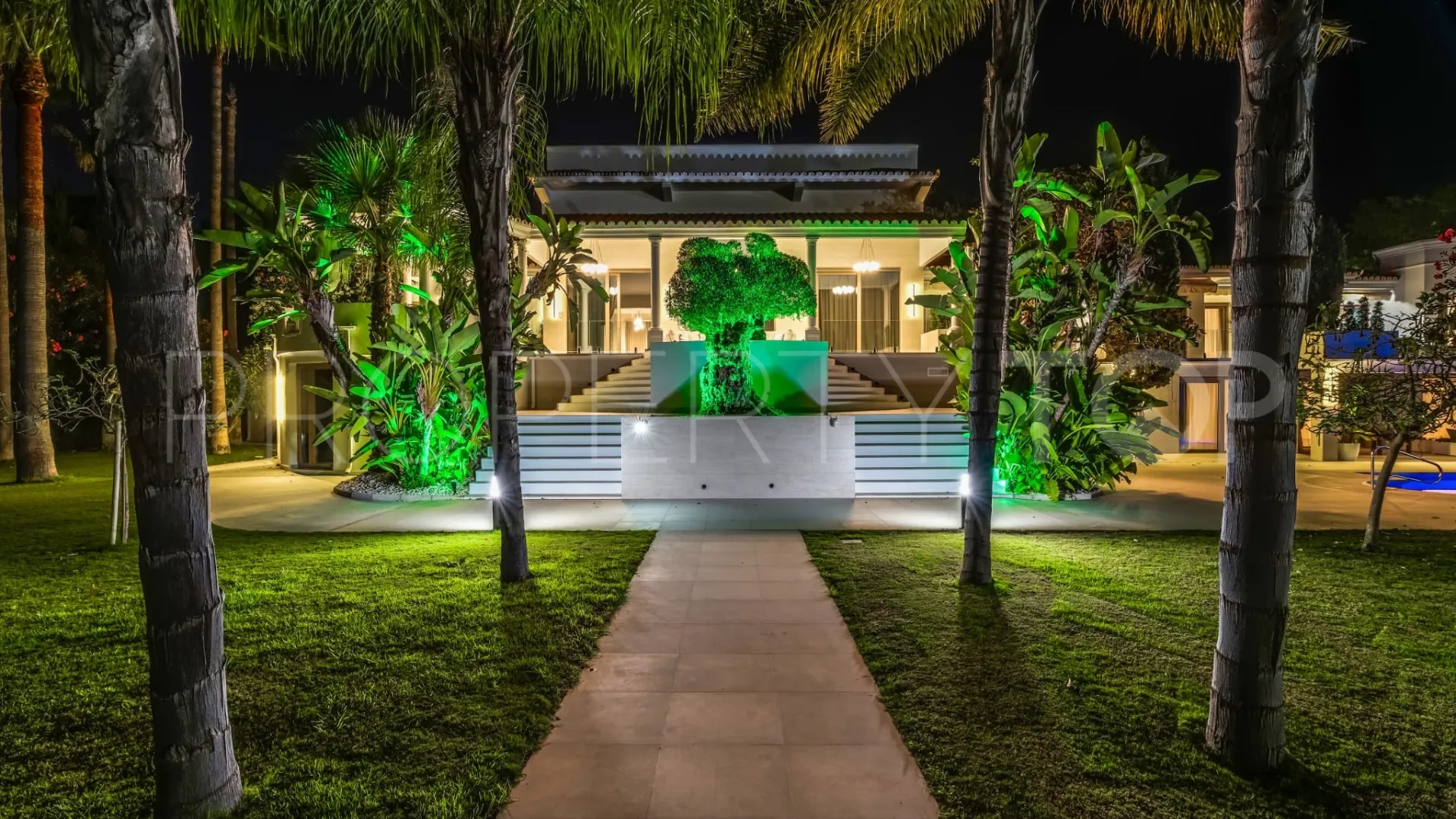 Se vende villa en Guadalmina Baja de 6 dormitorios