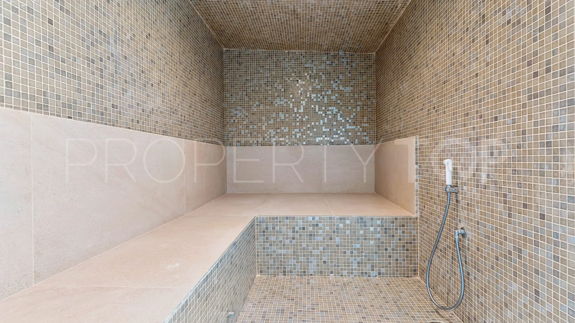 Se vende villa en Guadalmina Baja de 6 dormitorios