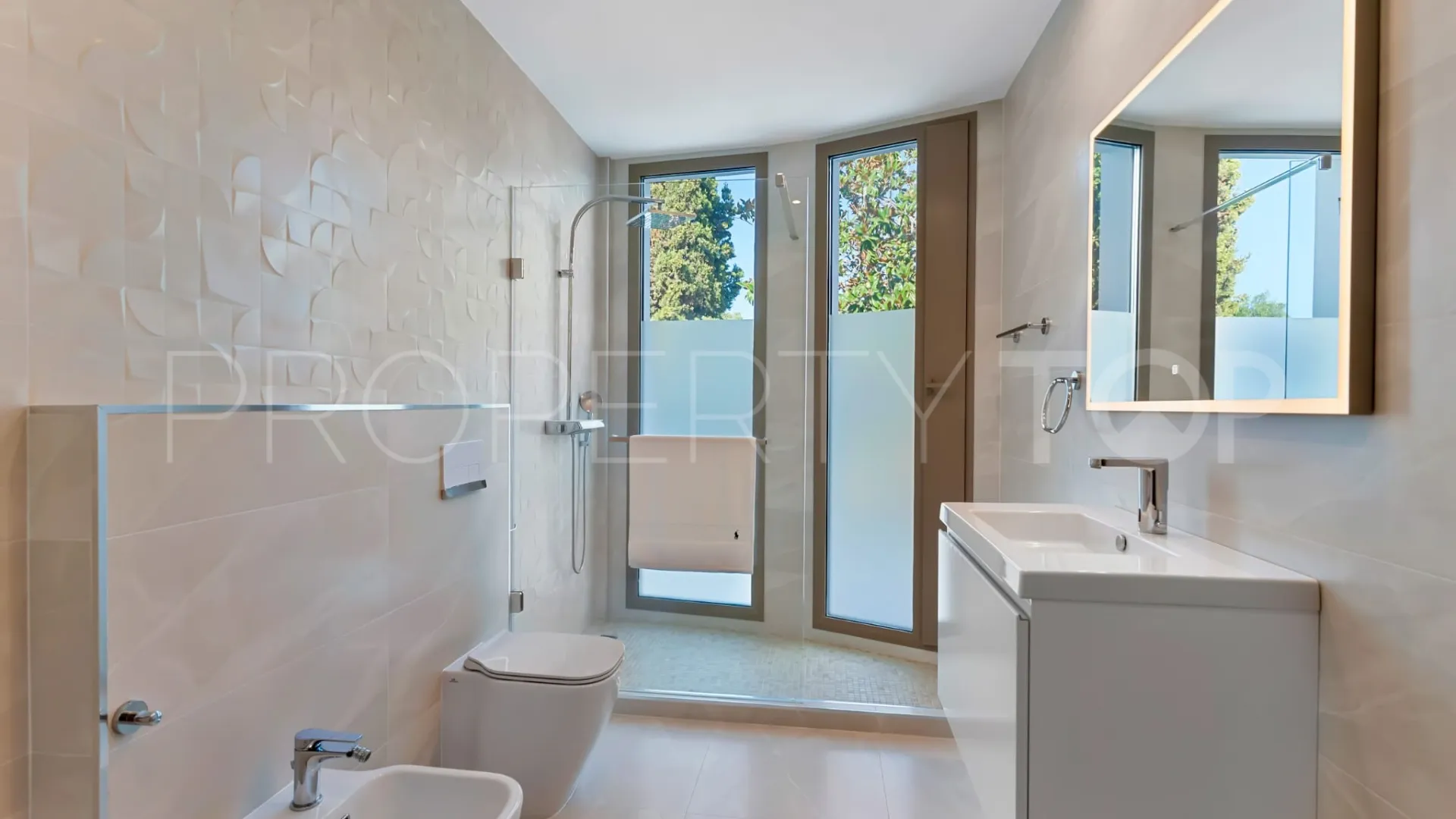 Se vende villa en Guadalmina Baja de 6 dormitorios