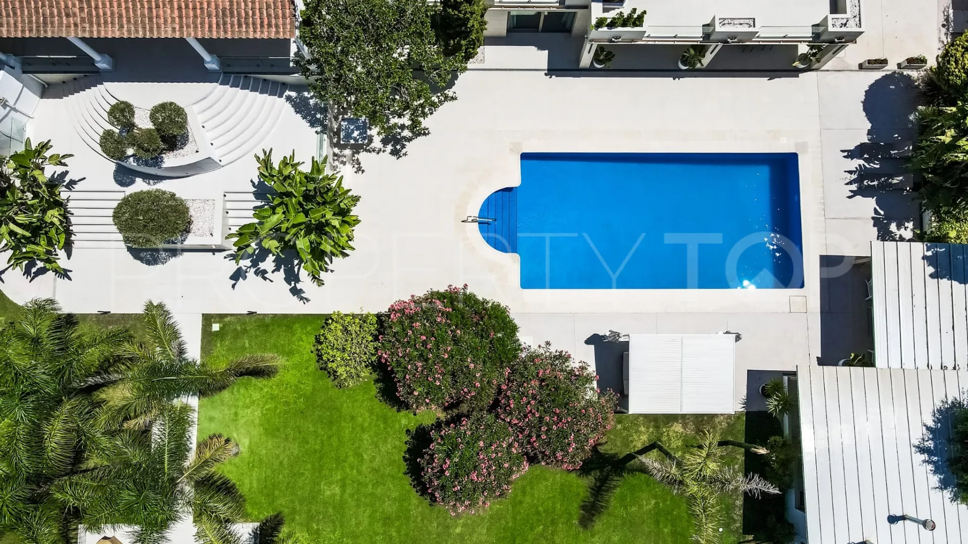 Se vende villa en Guadalmina Baja de 6 dormitorios