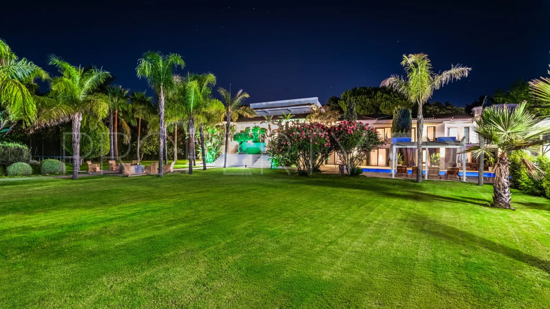 Se vende villa en Guadalmina Baja de 6 dormitorios