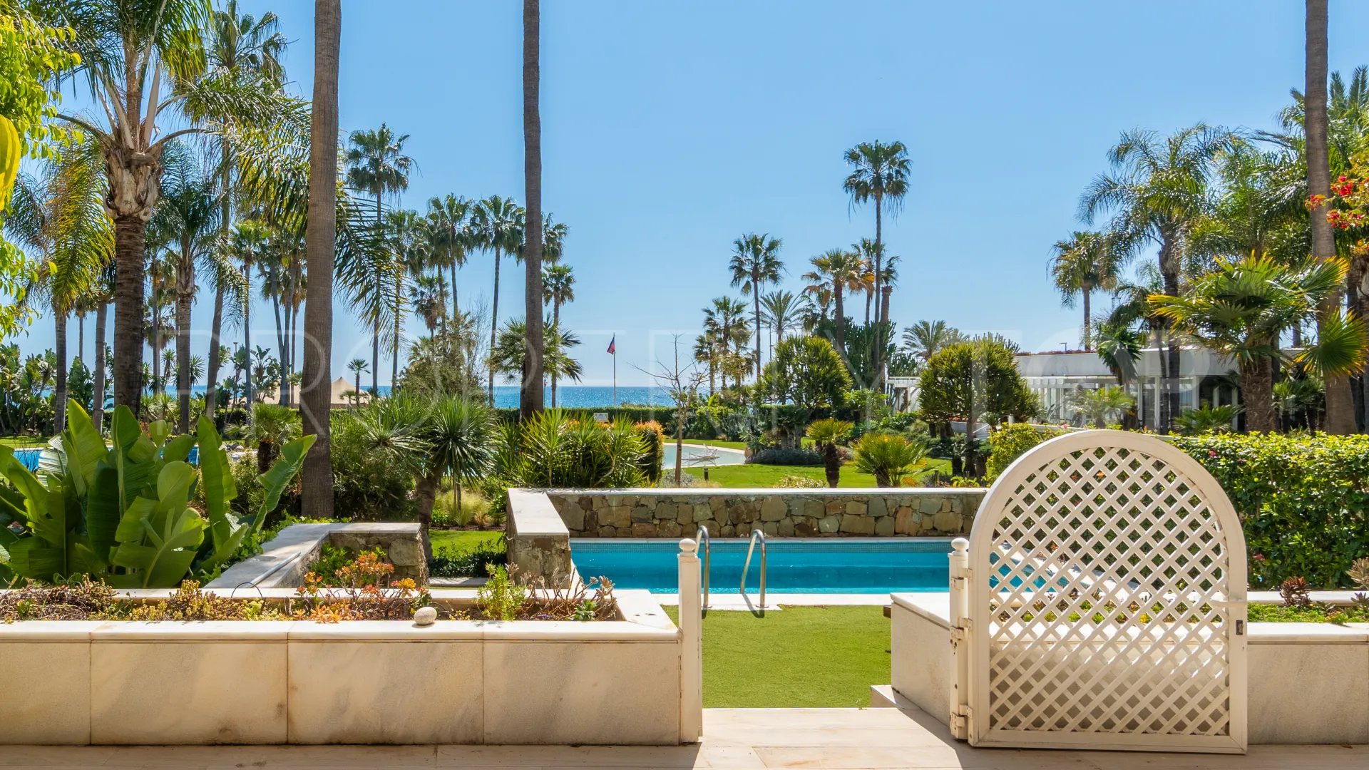 Apartamento planta baja con 3 dormitorios en venta en Los Granados