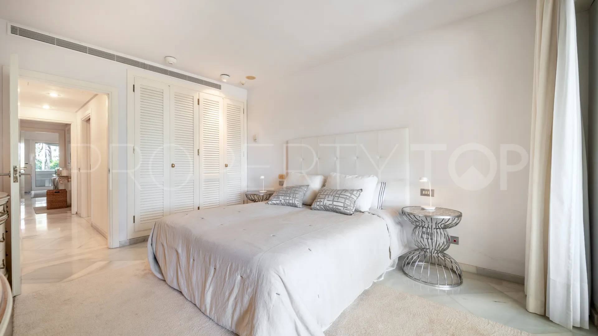 Apartamento planta baja con 3 dormitorios en venta en Los Granados