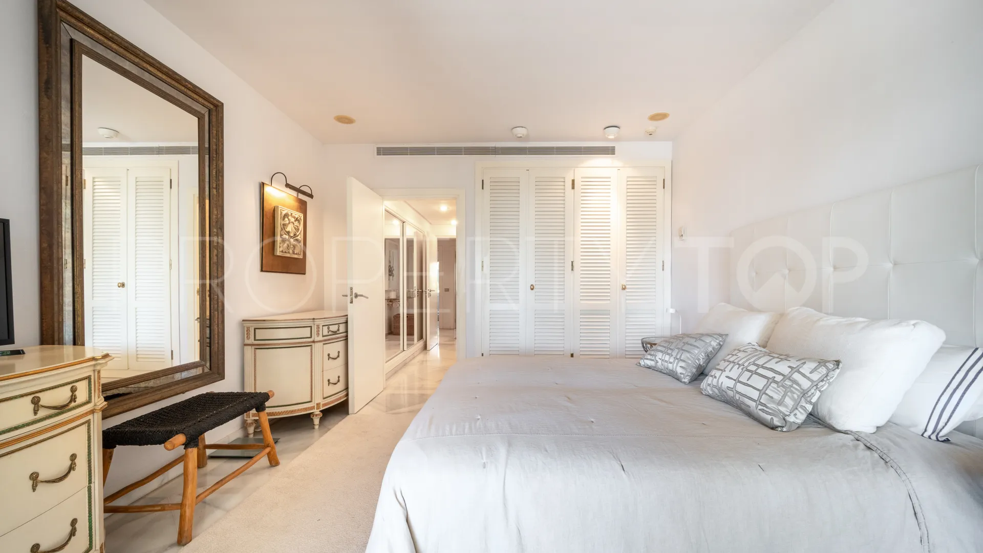 Apartamento planta baja con 3 dormitorios en venta en Los Granados
