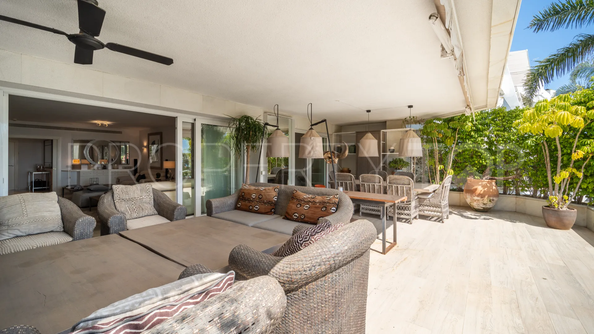 Apartamento planta baja con 3 dormitorios en venta en Los Granados
