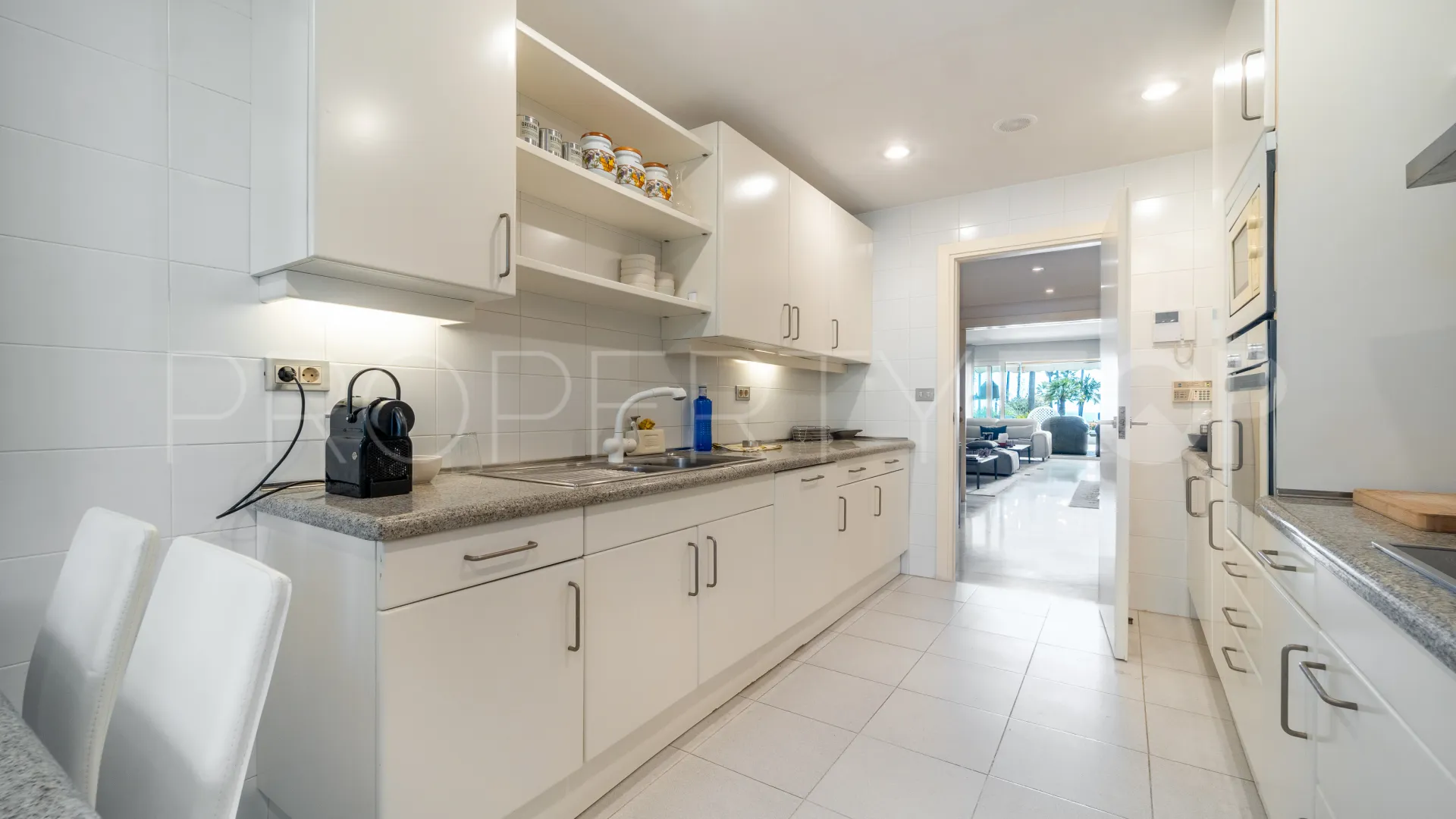 Apartamento planta baja con 3 dormitorios en venta en Los Granados