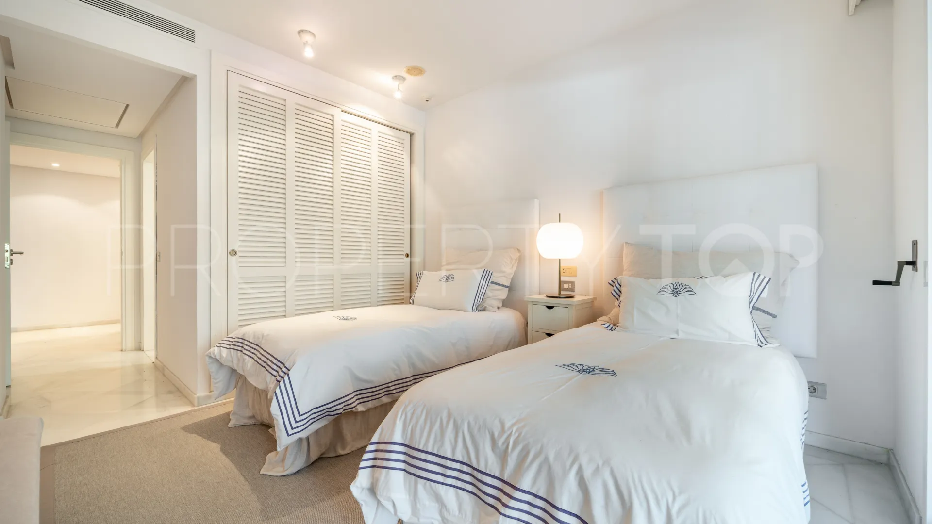 Apartamento planta baja con 3 dormitorios en venta en Los Granados