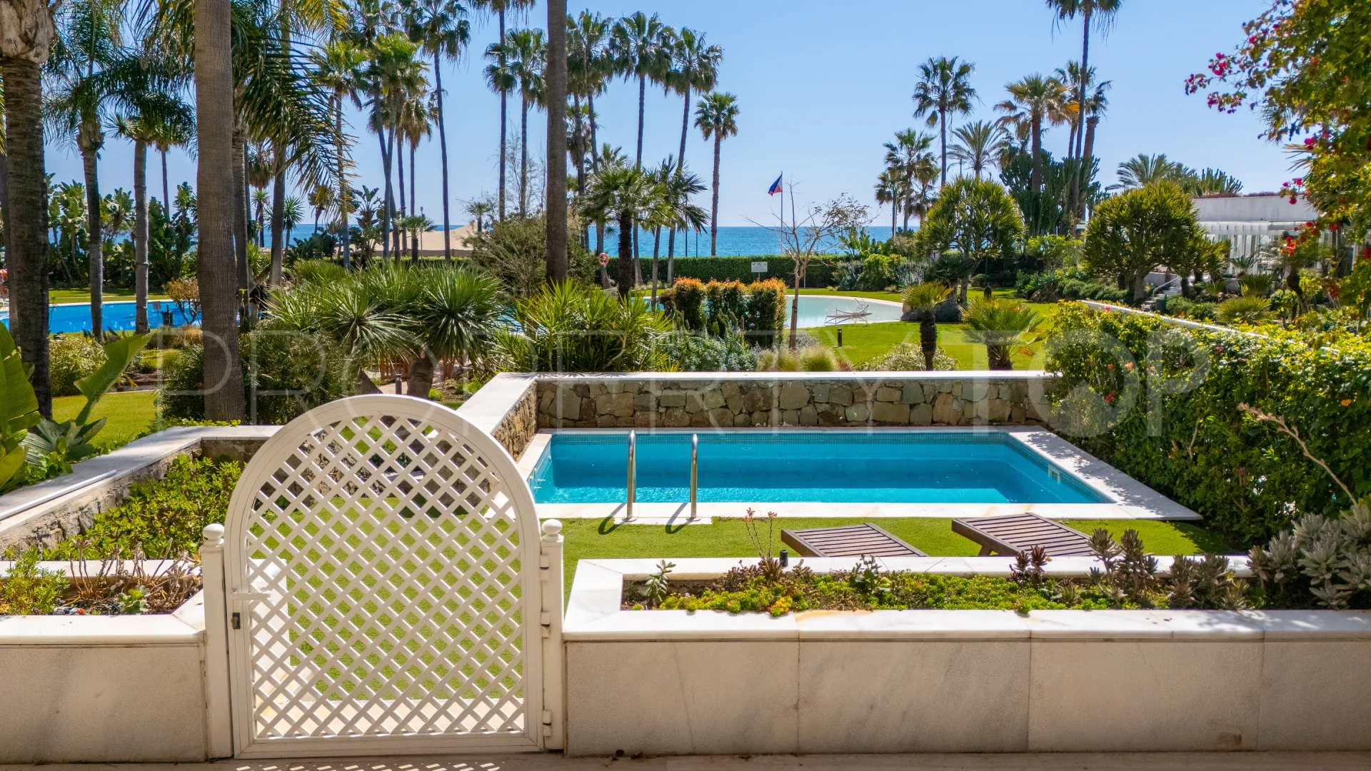 Apartamento planta baja con 3 dormitorios en venta en Los Granados
