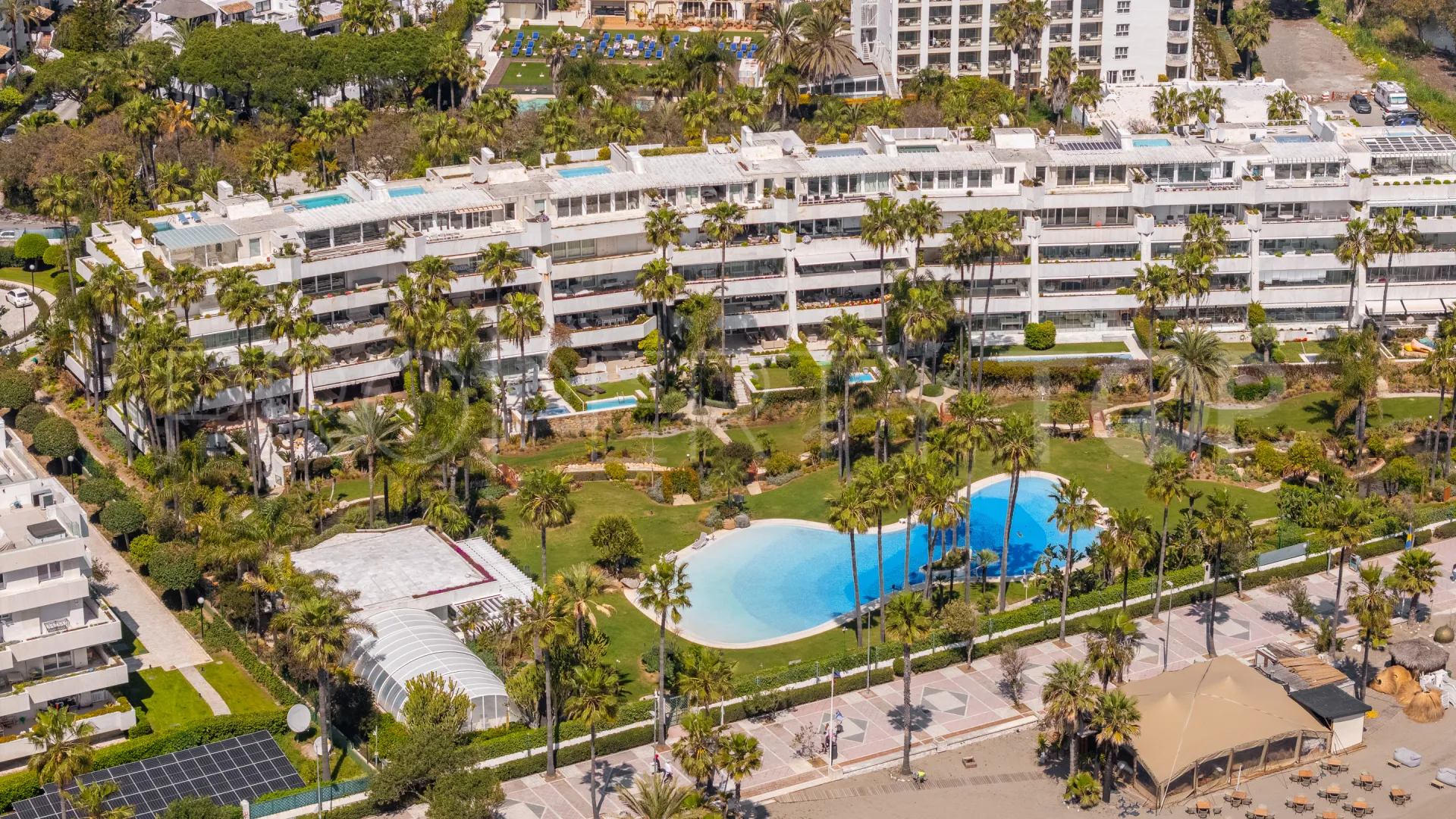 Apartamento planta baja con 3 dormitorios en venta en Los Granados