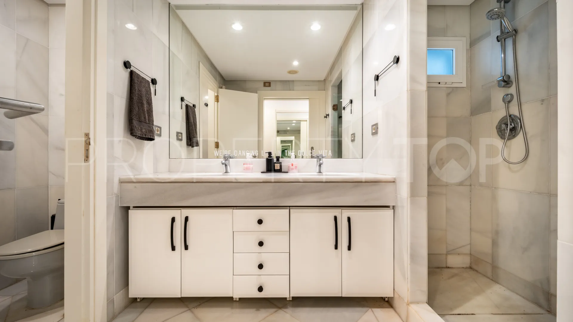 Apartamento planta baja con 3 dormitorios en venta en Los Granados