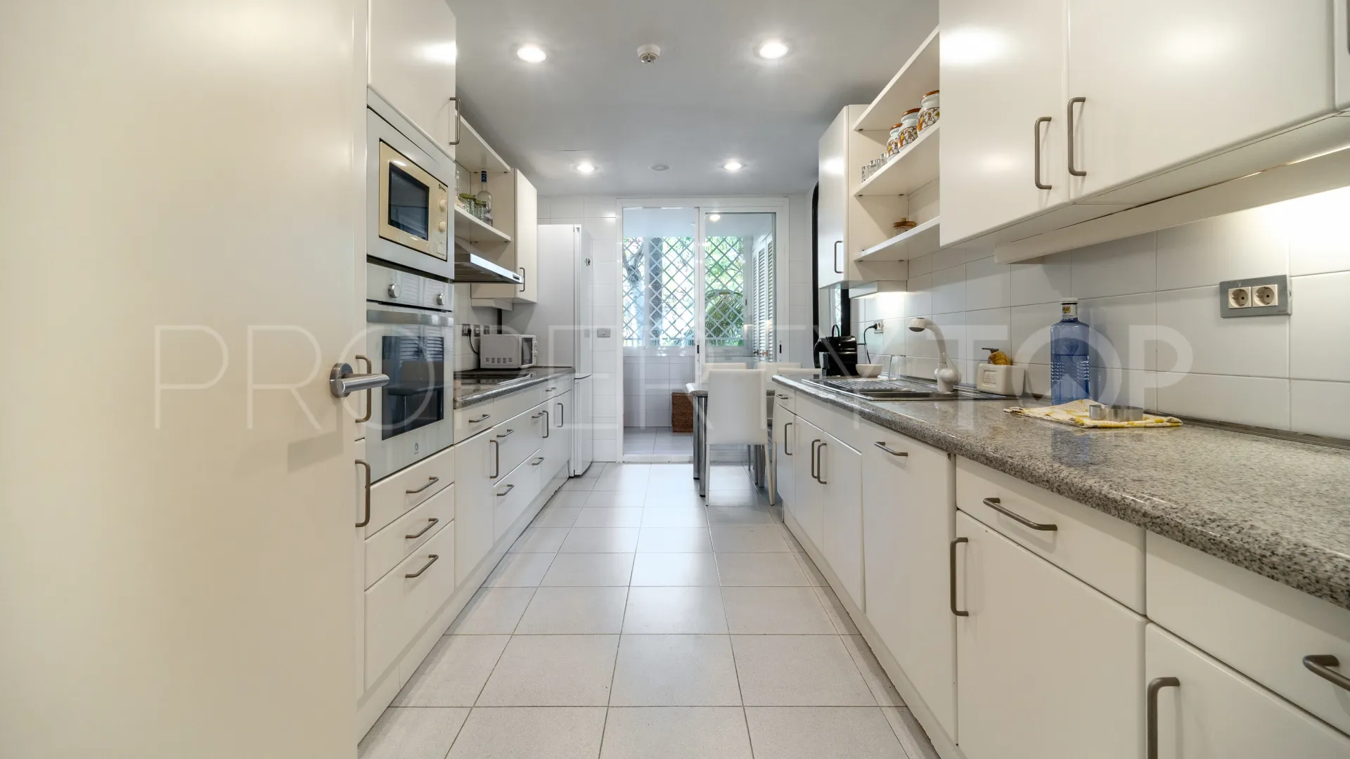 Apartamento planta baja con 3 dormitorios en venta en Los Granados