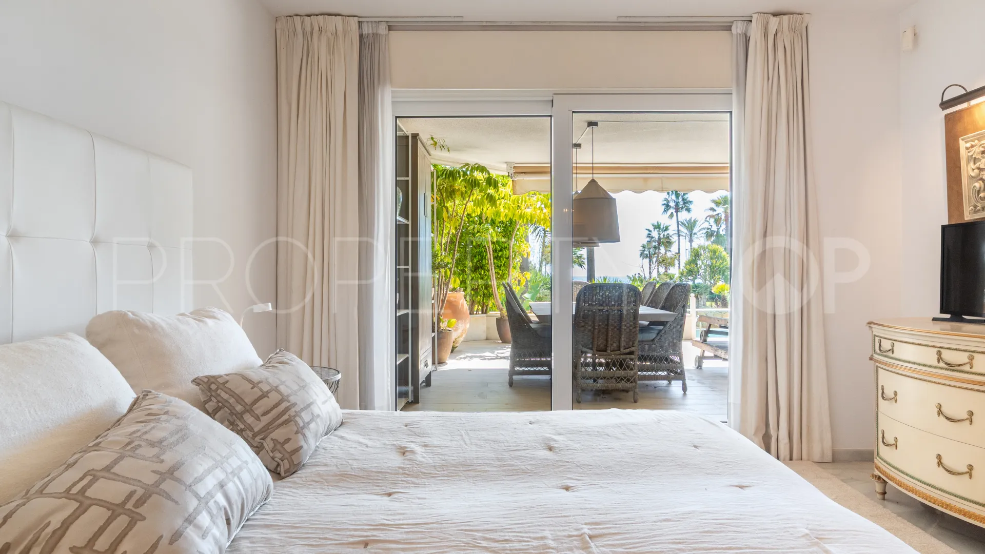 Apartamento planta baja con 3 dormitorios en venta en Los Granados