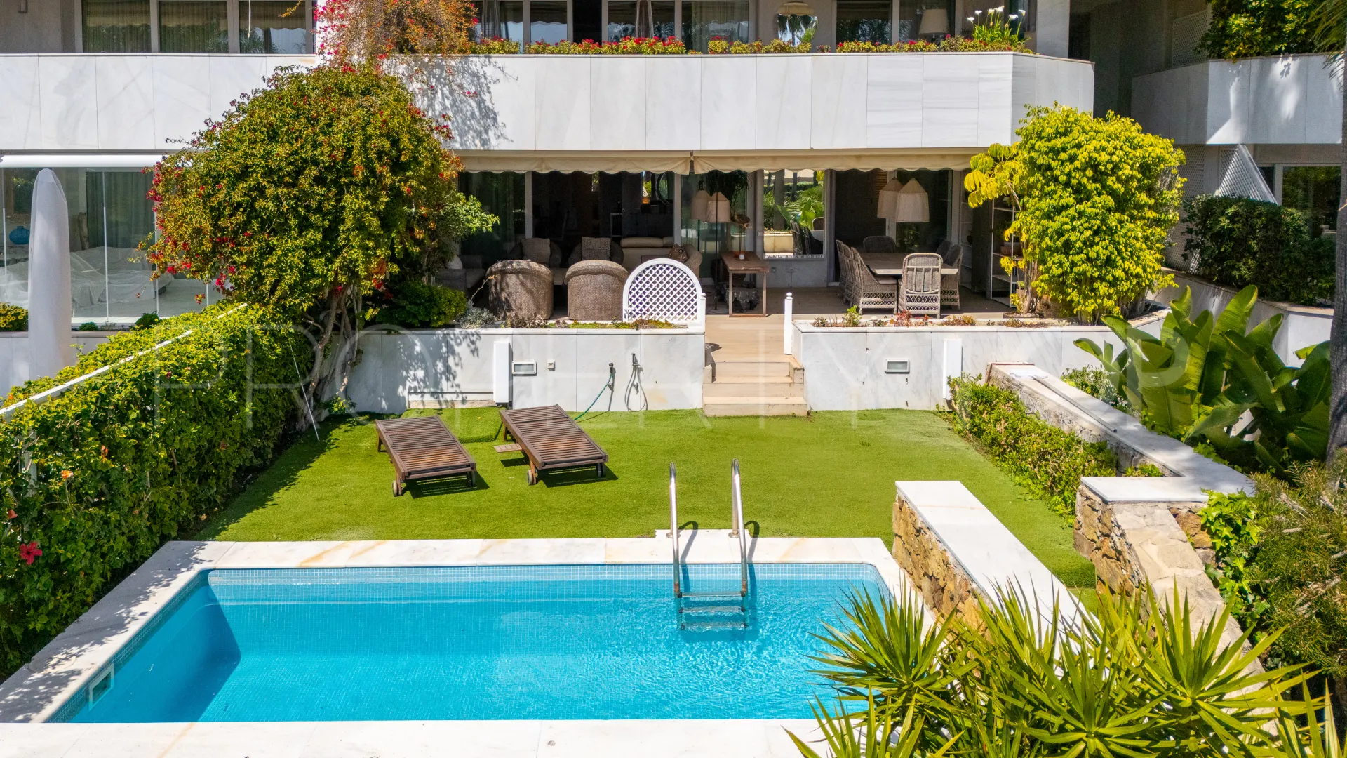 Apartamento planta baja con 3 dormitorios en venta en Los Granados