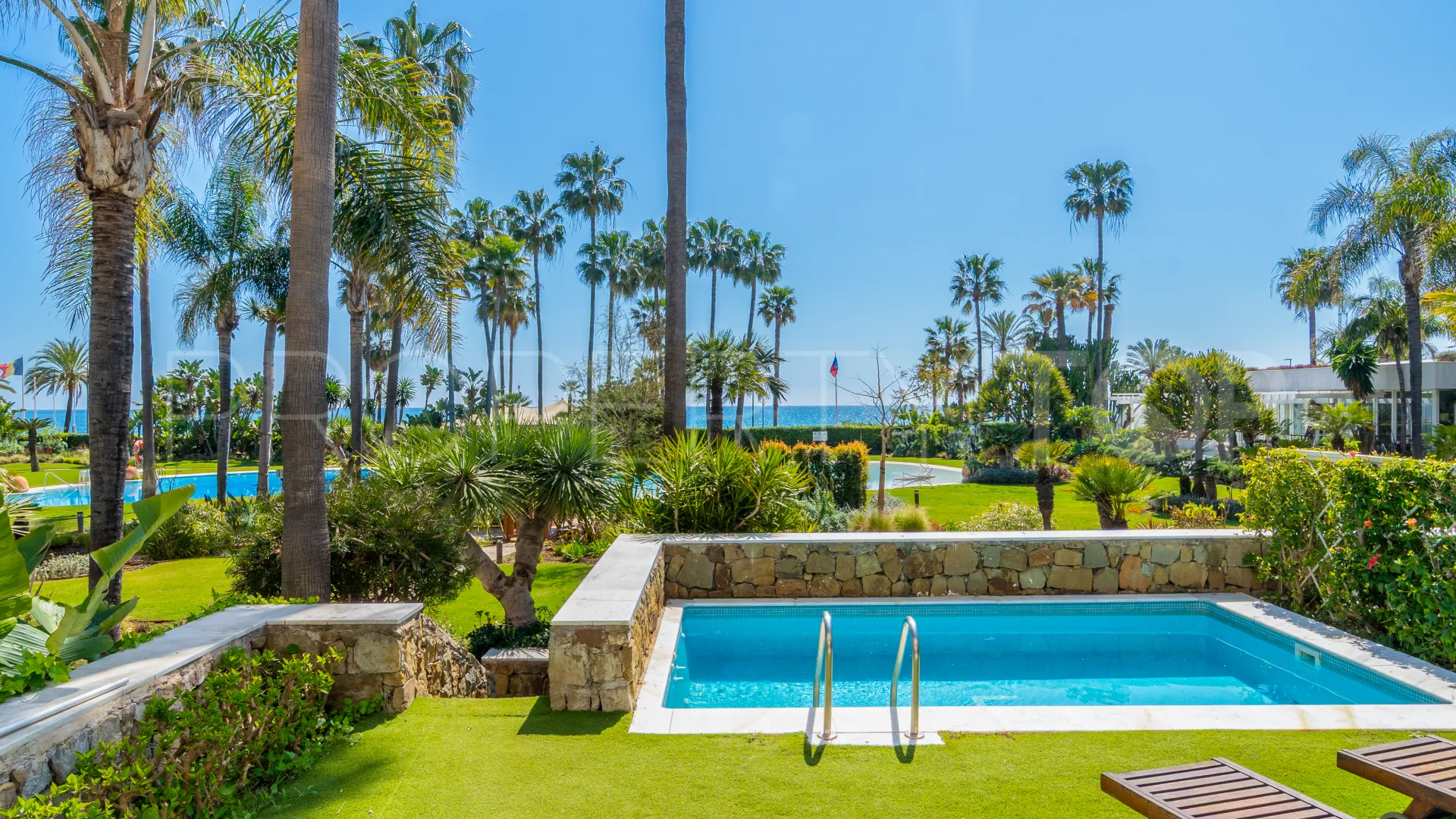 Apartamento planta baja con 3 dormitorios en venta en Los Granados