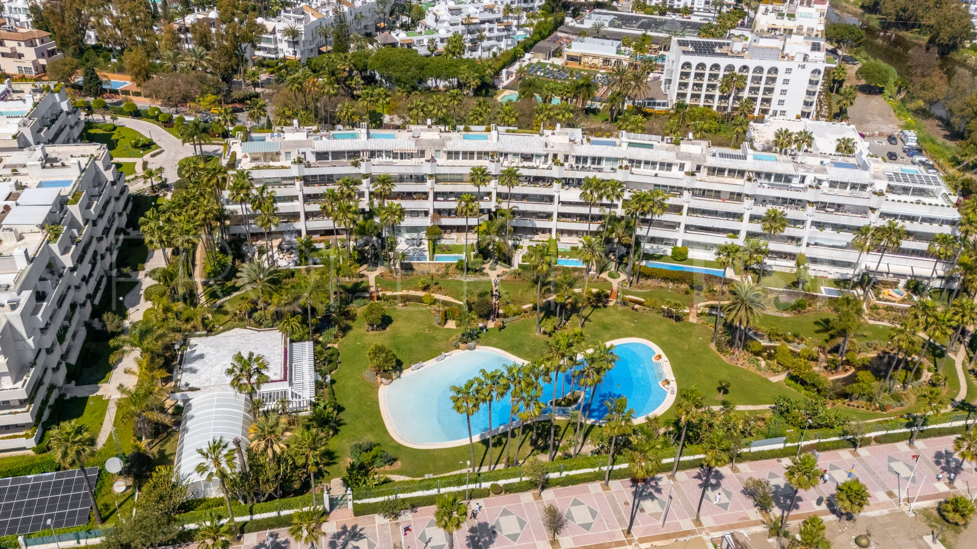 Apartamento planta baja con 3 dormitorios en venta en Los Granados