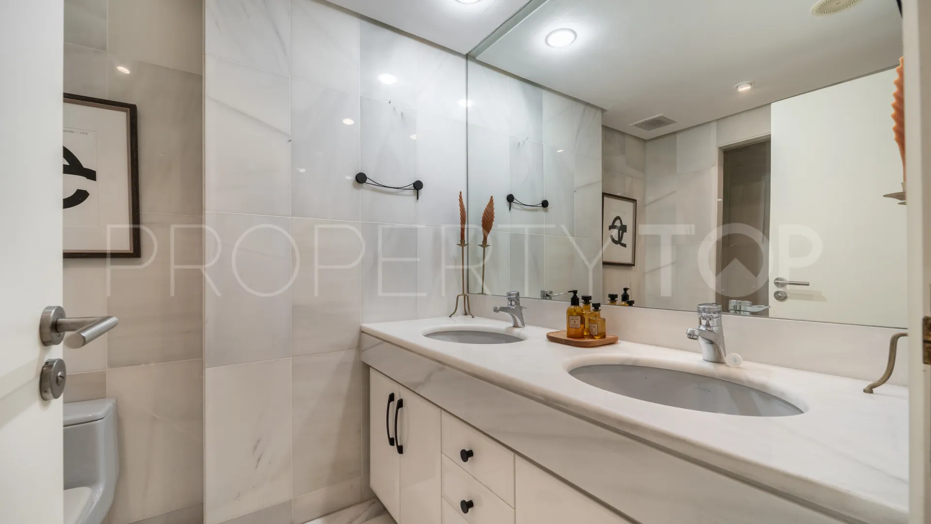 Apartamento planta baja con 3 dormitorios en venta en Los Granados