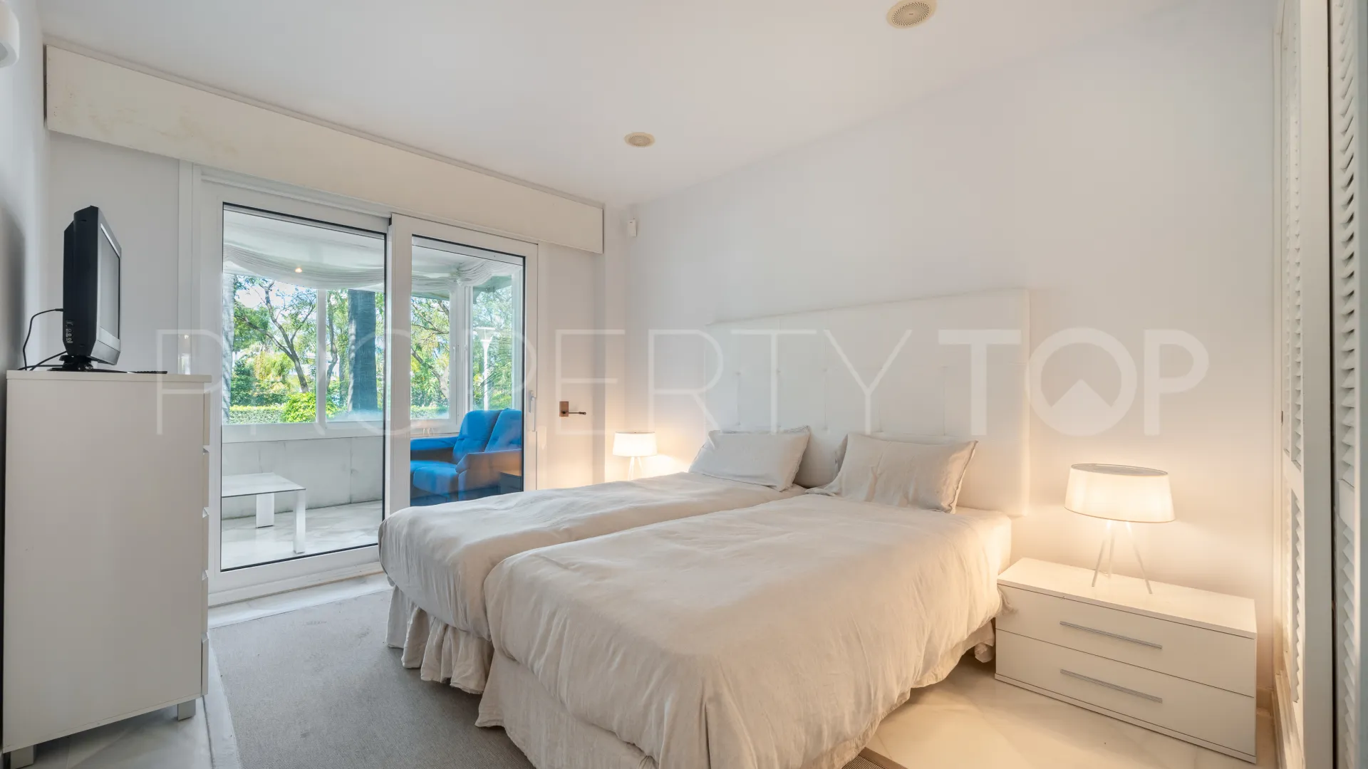 Apartamento planta baja con 3 dormitorios en venta en Los Granados