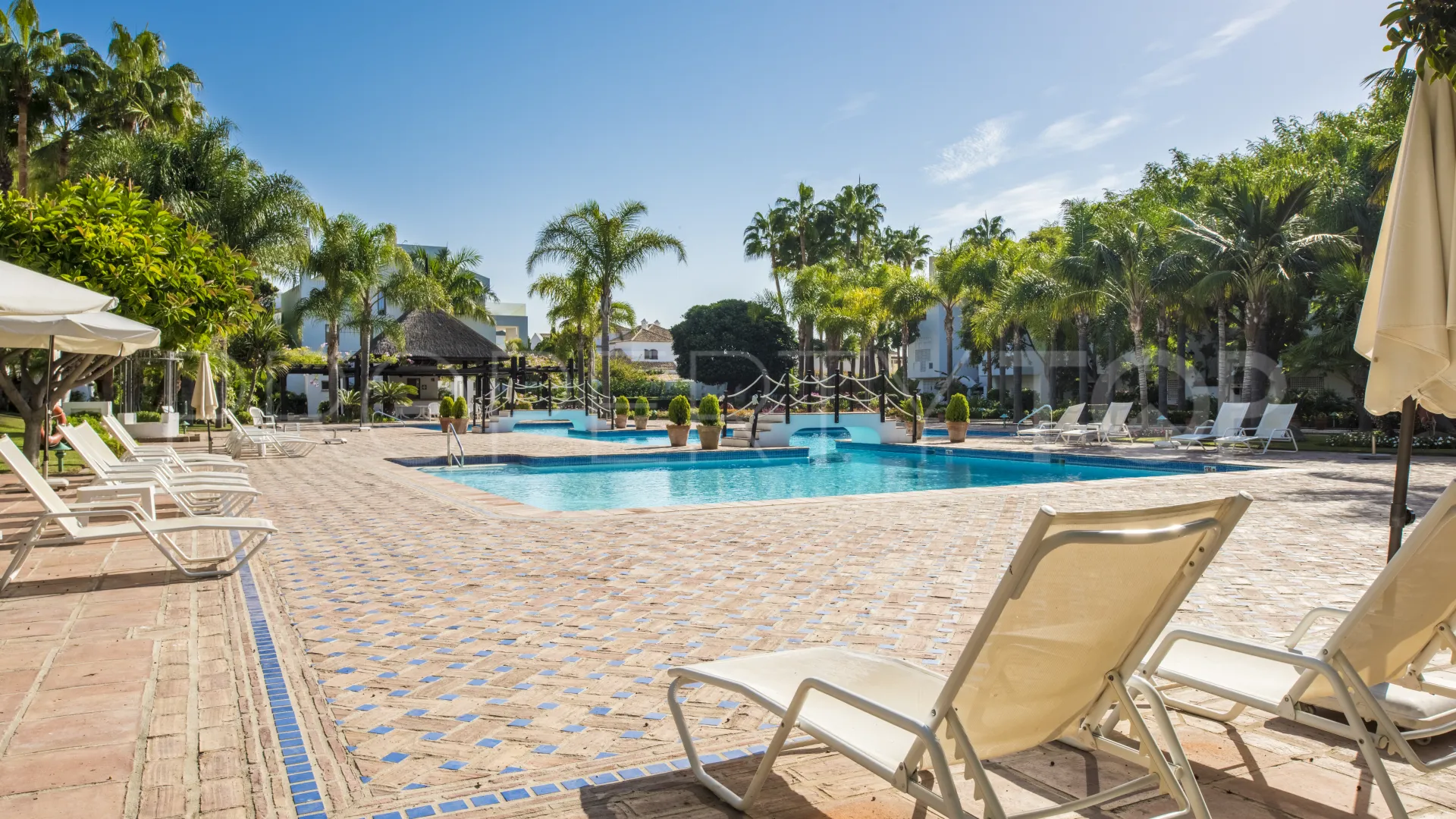 For sale duplex penthouse with 3 bedrooms in Marina Puente Romano