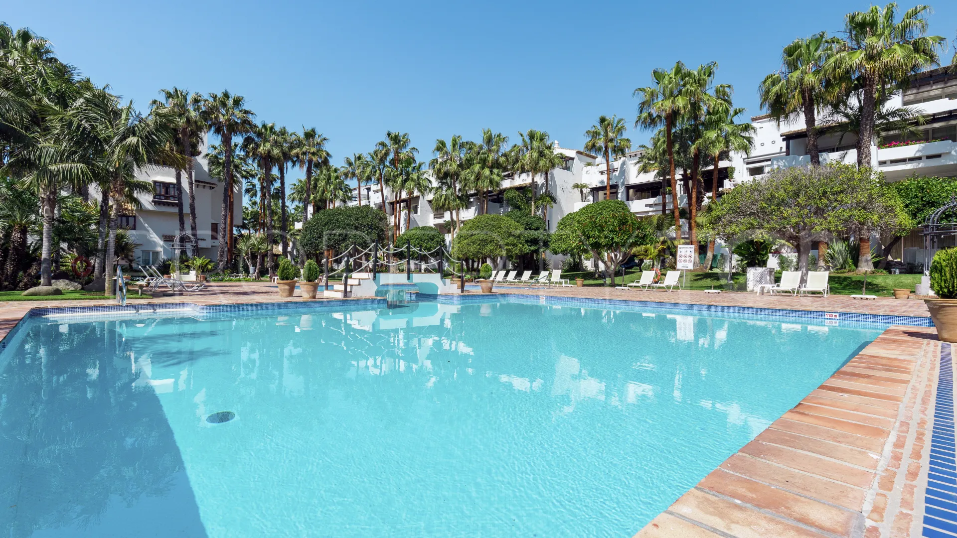 For sale duplex penthouse with 3 bedrooms in Marina Puente Romano