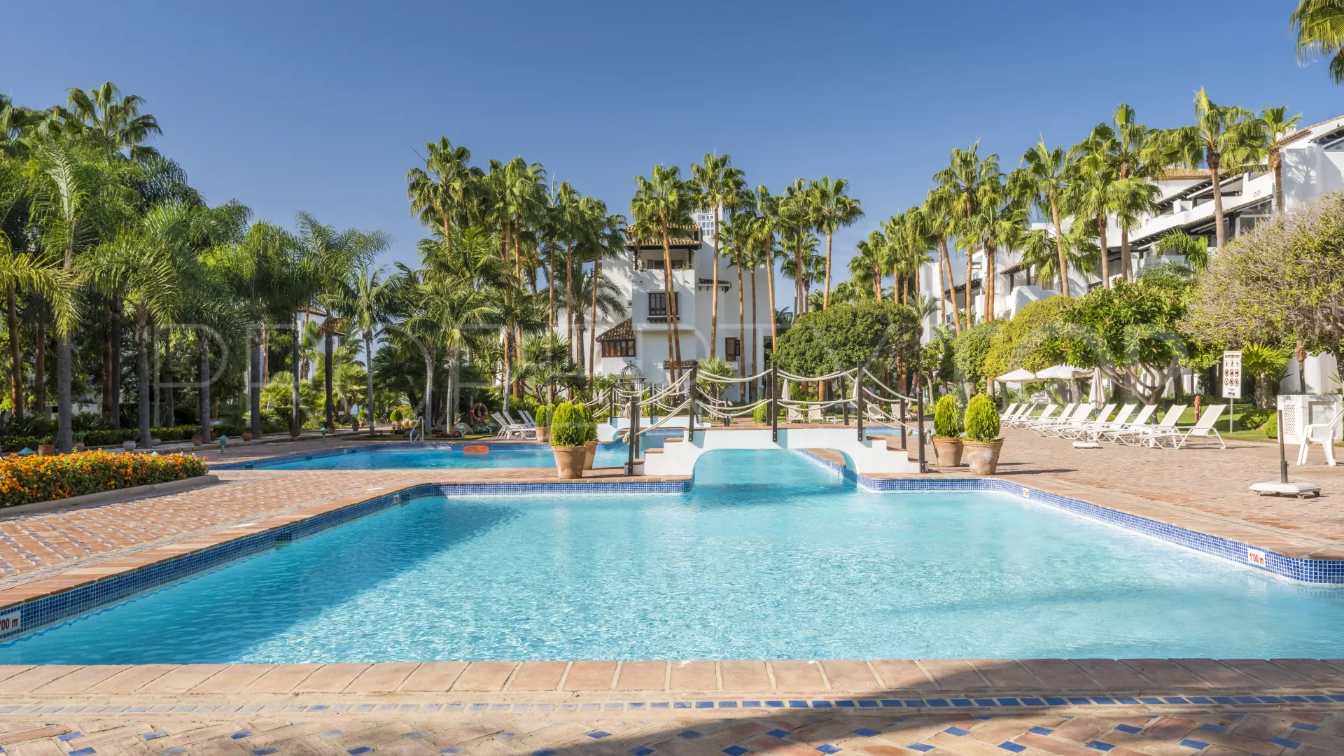 For sale duplex penthouse with 3 bedrooms in Marina Puente Romano