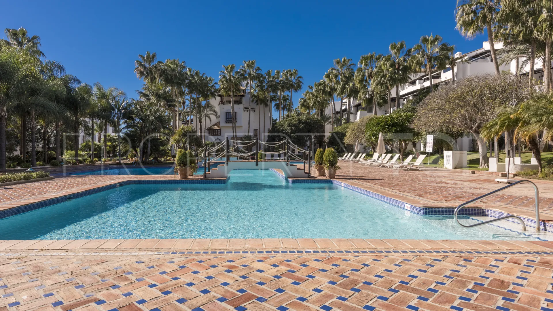 For sale duplex penthouse with 3 bedrooms in Marina Puente Romano