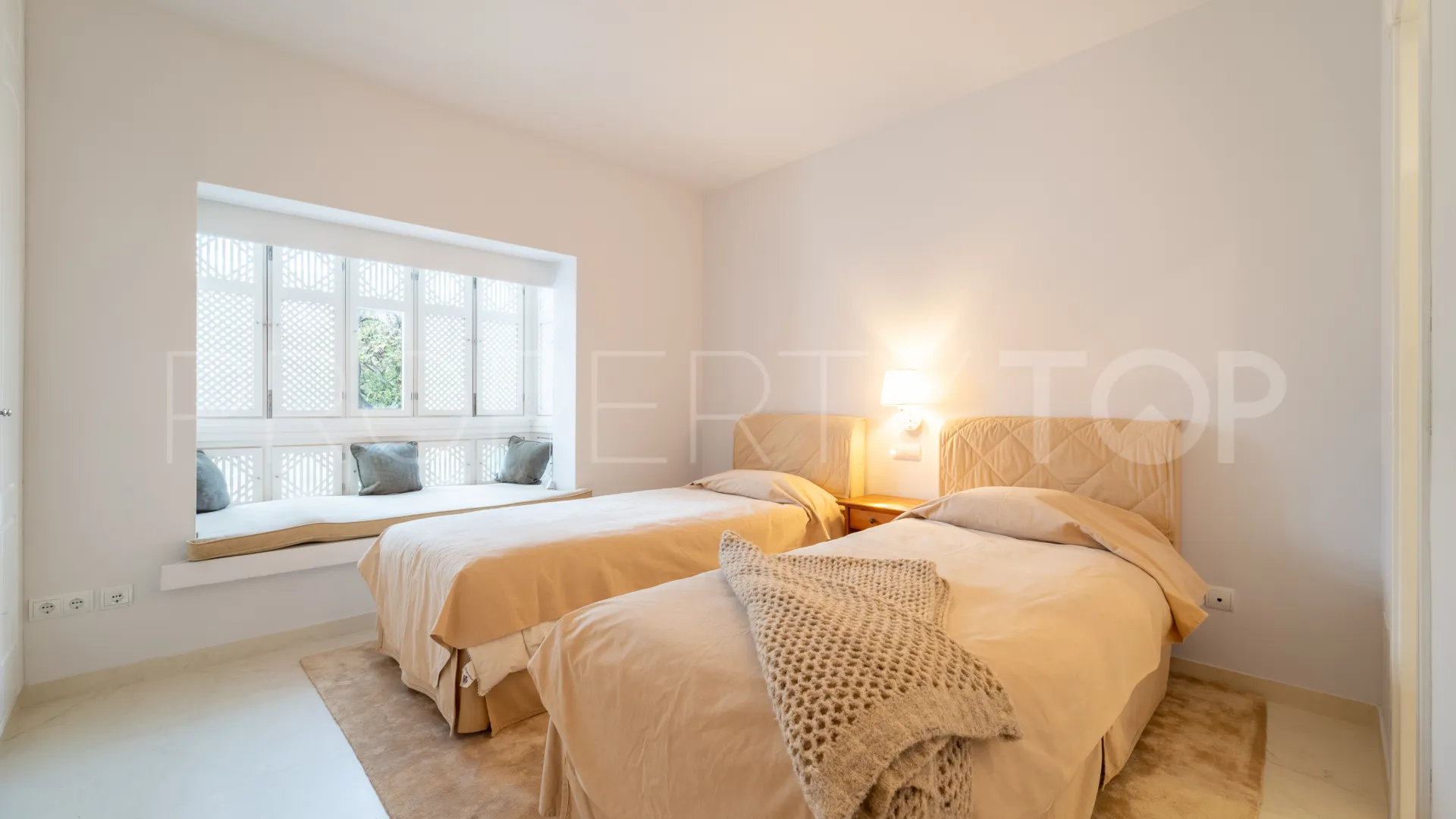 For sale duplex penthouse with 3 bedrooms in Marina Puente Romano