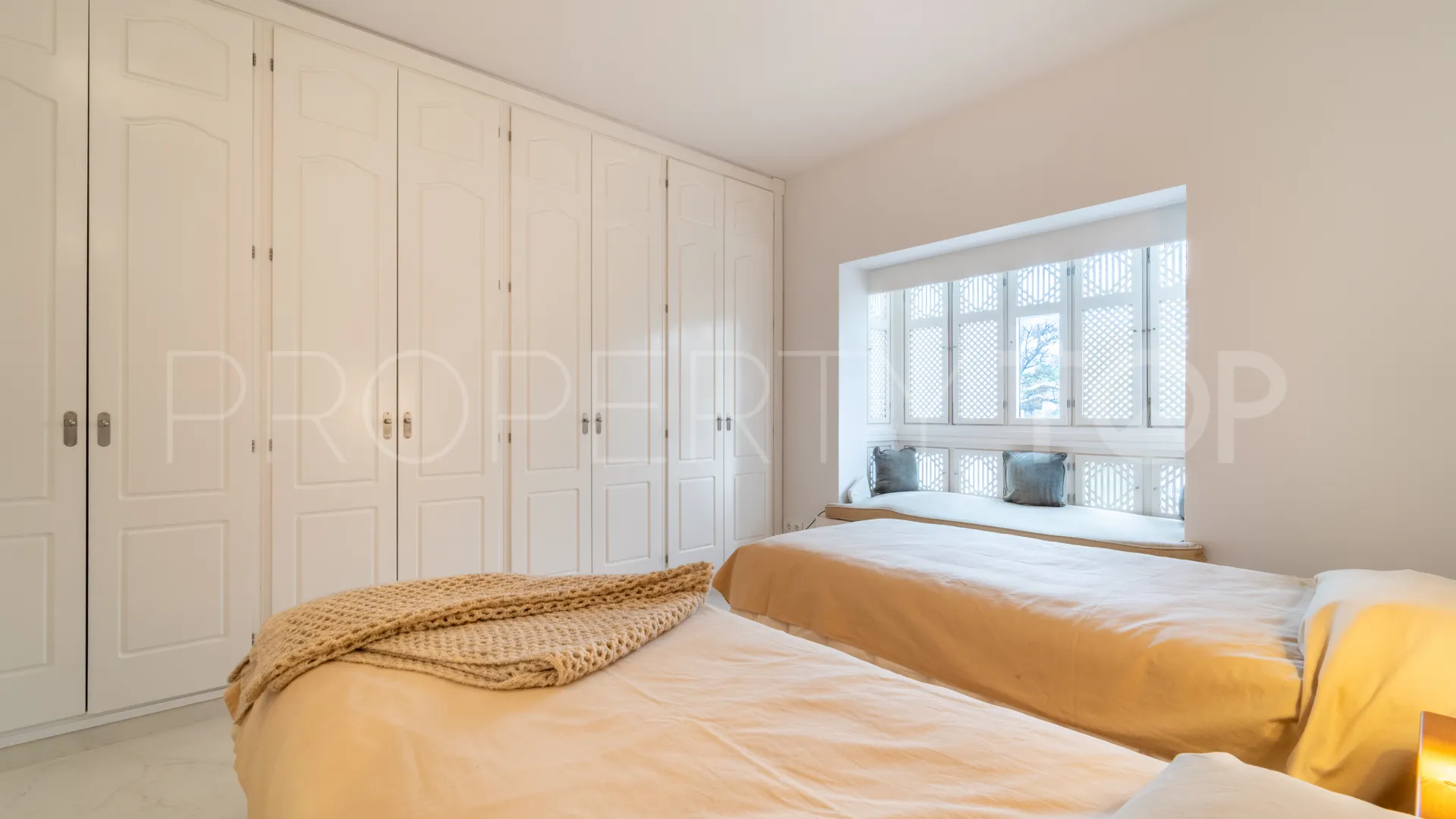 For sale duplex penthouse with 3 bedrooms in Marina Puente Romano