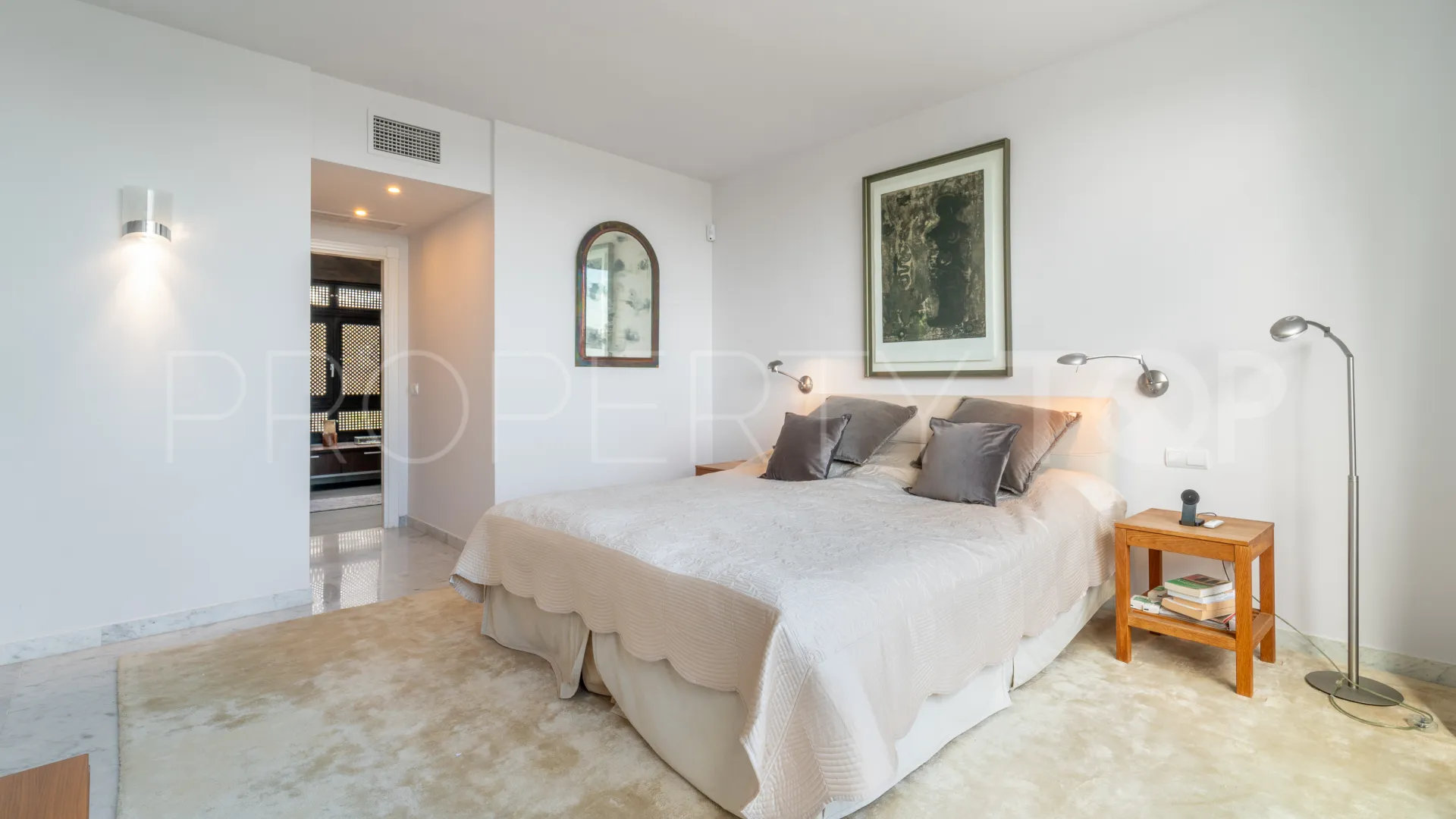 For sale duplex penthouse with 3 bedrooms in Marina Puente Romano