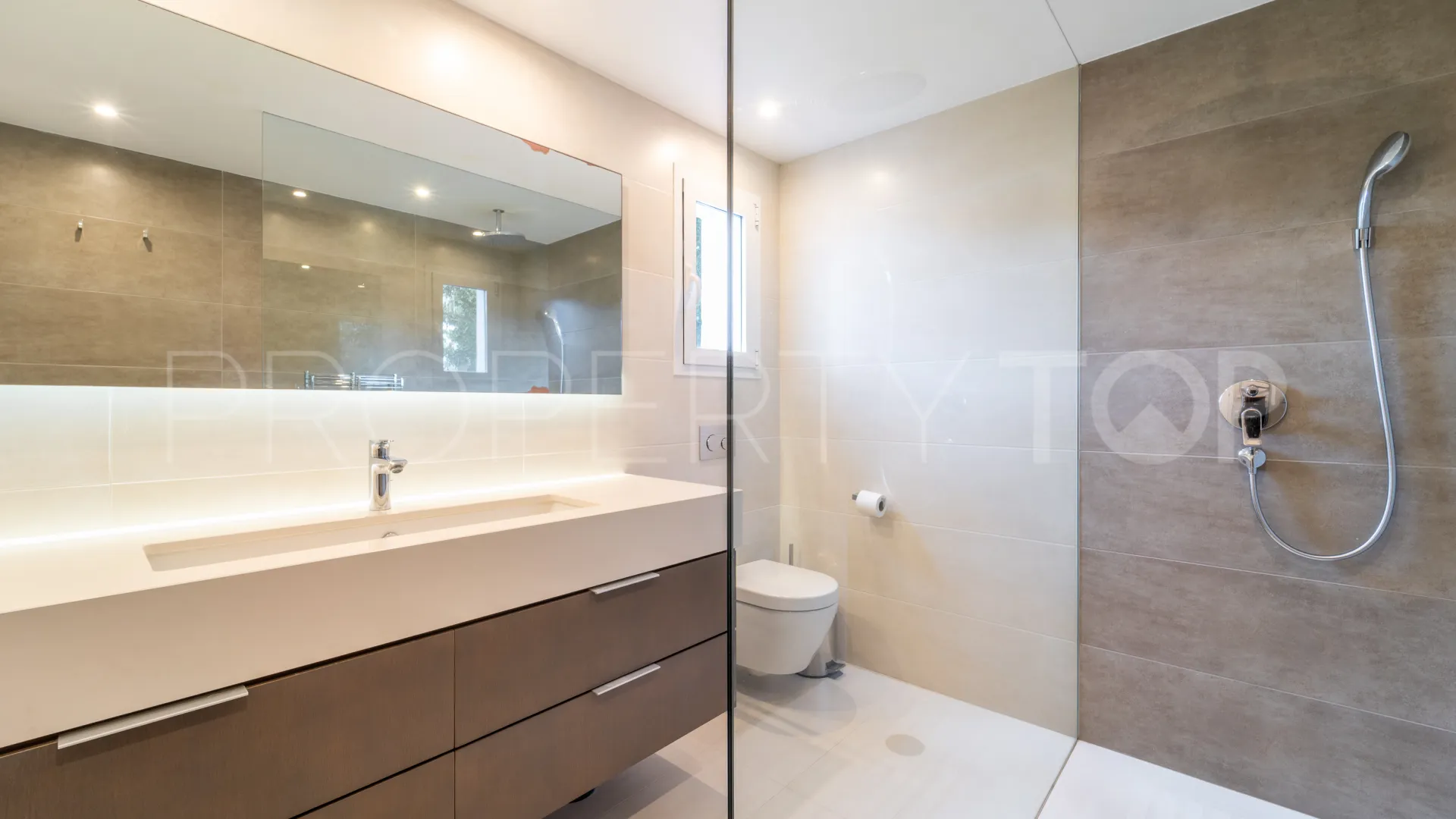 For sale duplex penthouse with 3 bedrooms in Marina Puente Romano