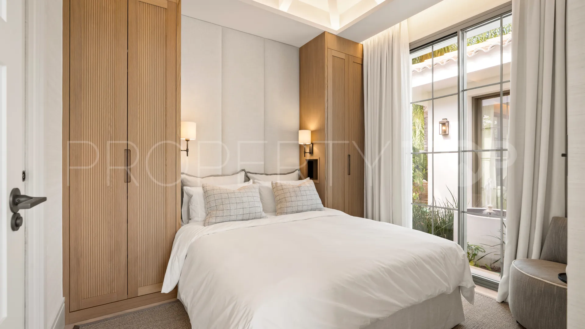 Nagüeles villa for sale