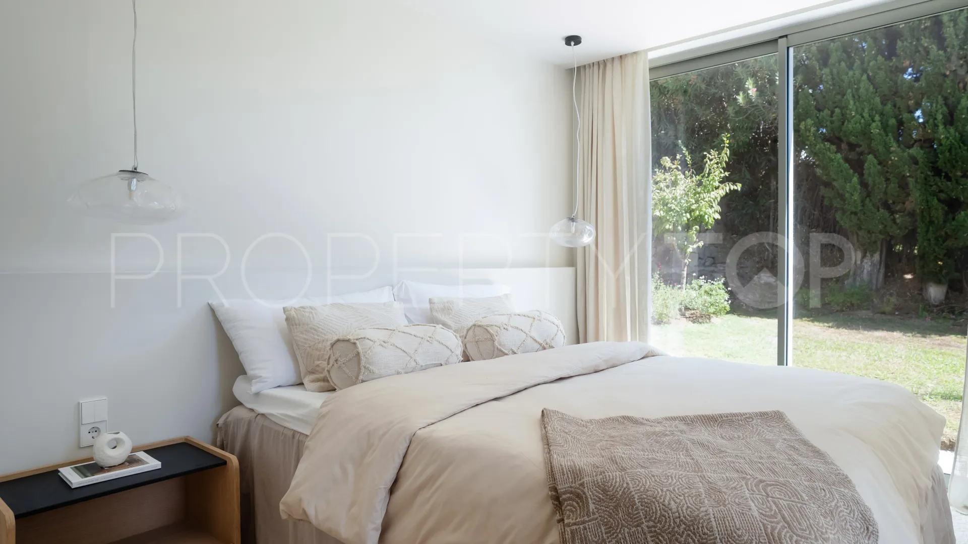 Se vende villa en Nueva Andalucia con 4 dormitorios