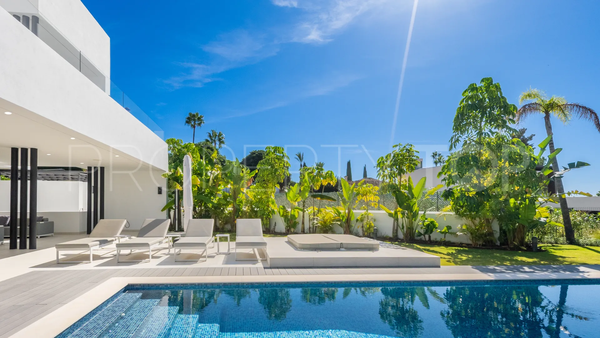 Buy villa in Las Lomas del Marbella Club