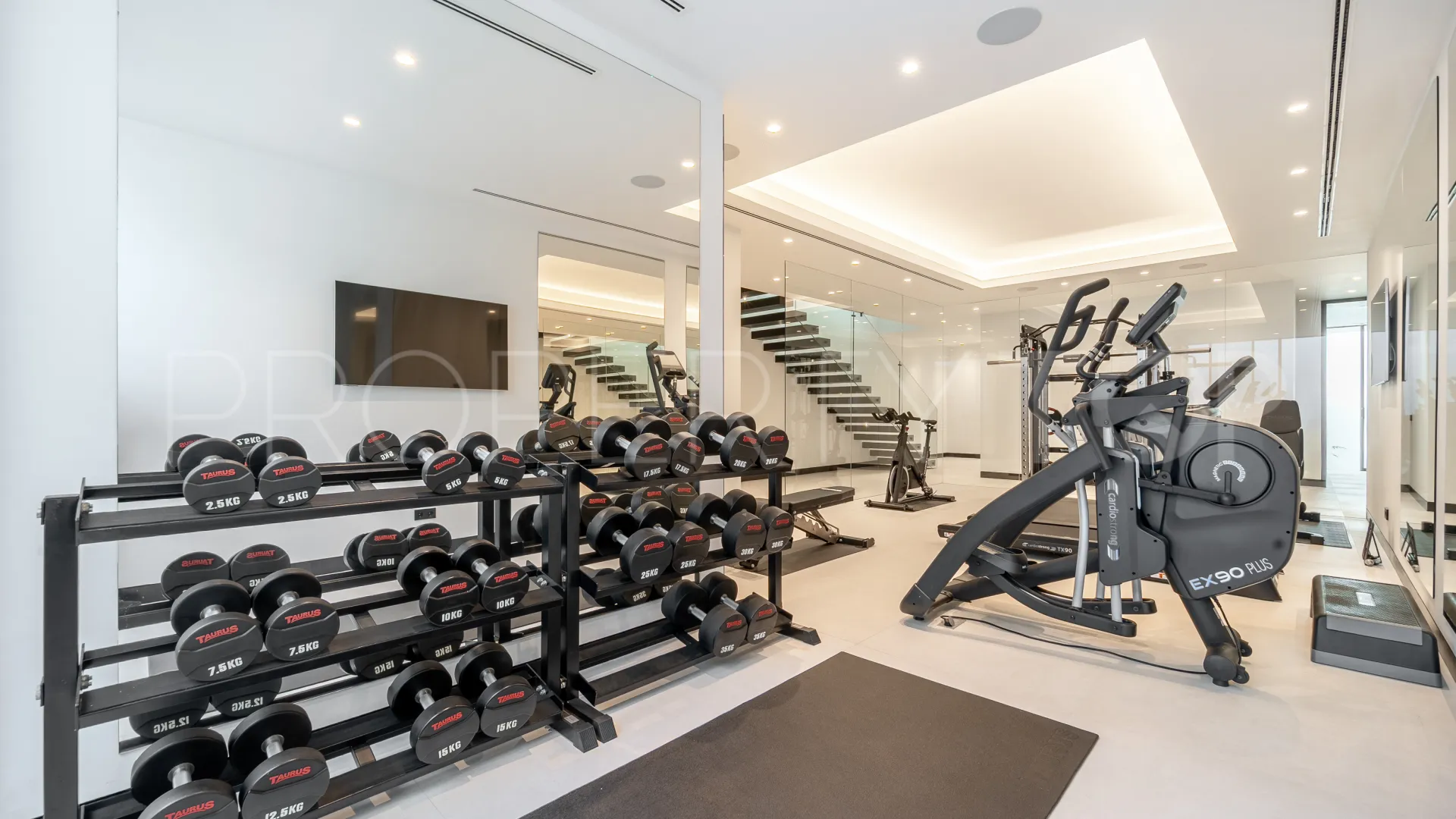 Buy villa in Las Lomas del Marbella Club