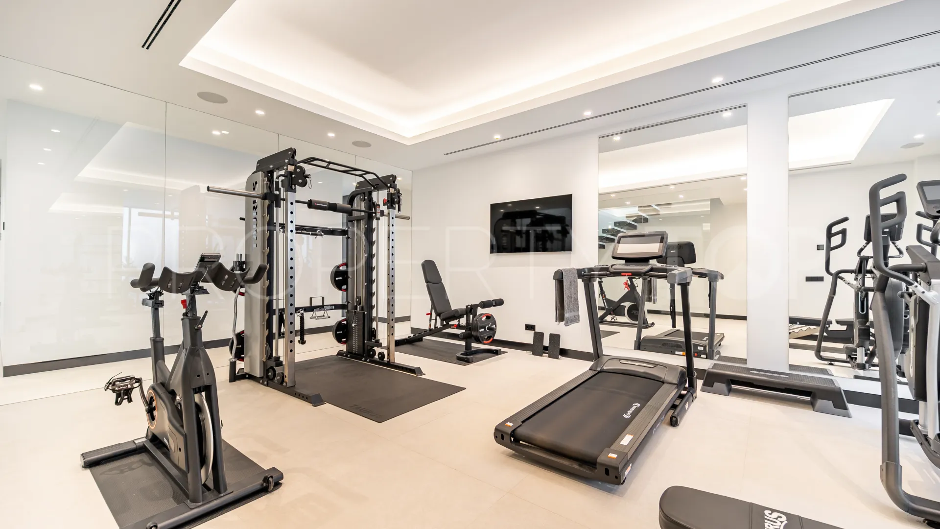 Buy villa in Las Lomas del Marbella Club
