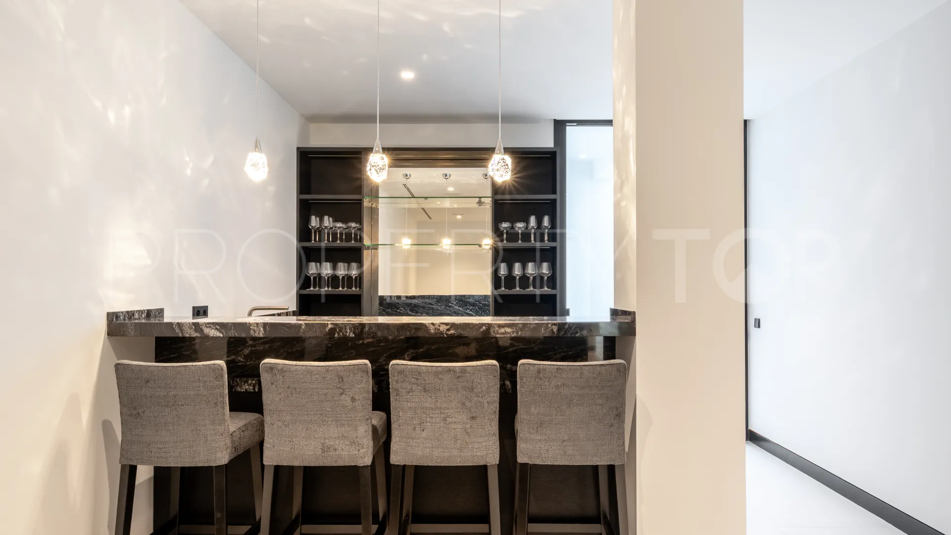 Buy villa in Las Lomas del Marbella Club