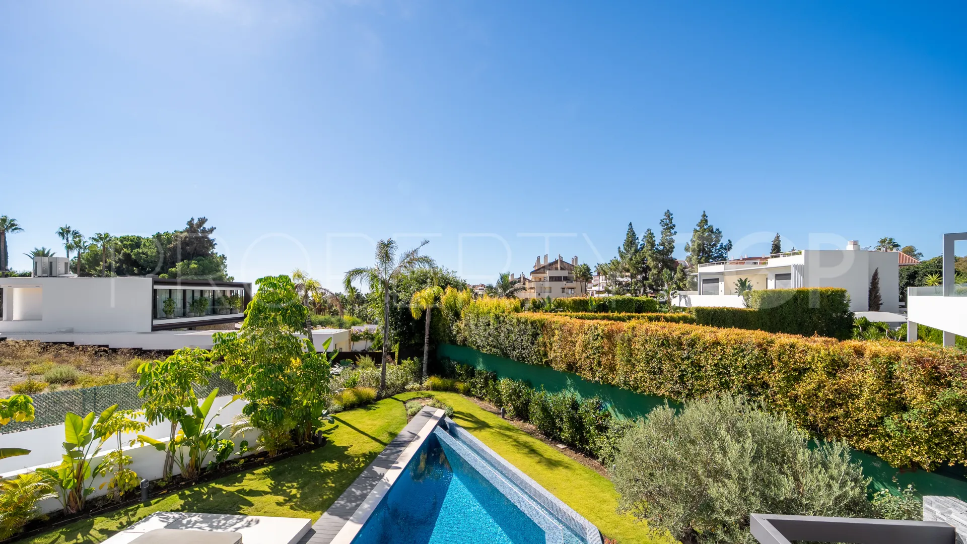 Buy villa in Las Lomas del Marbella Club