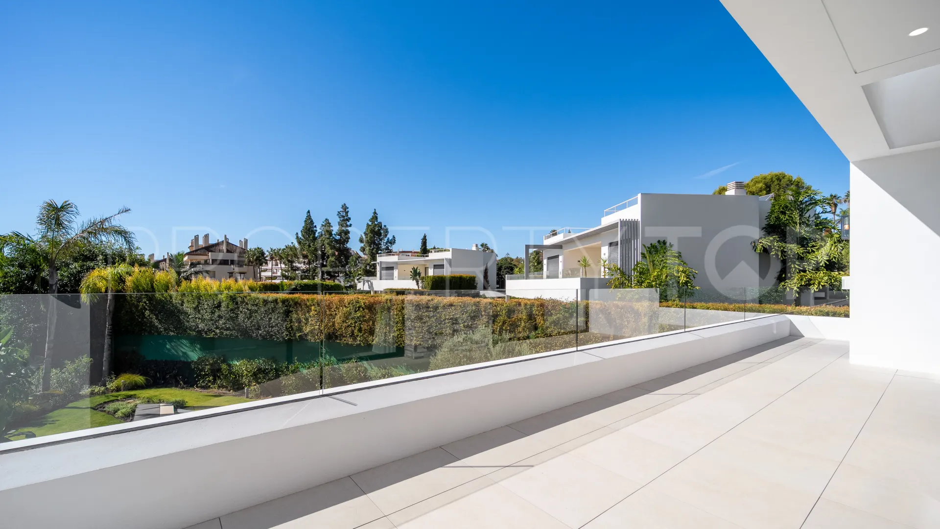 Buy villa in Las Lomas del Marbella Club