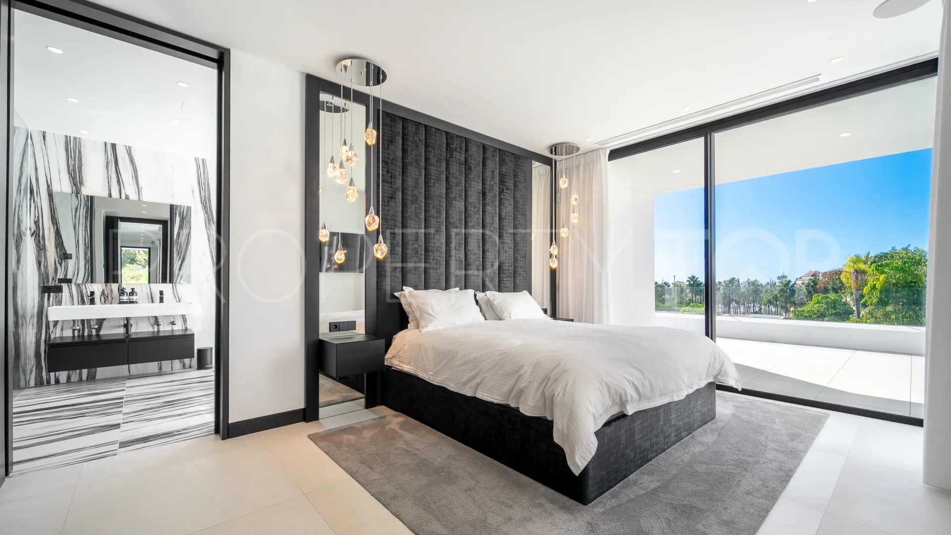 Buy villa in Las Lomas del Marbella Club