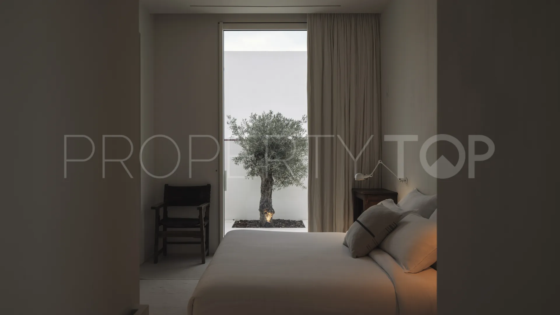 Villa for sale in Los Altos de los Monteros