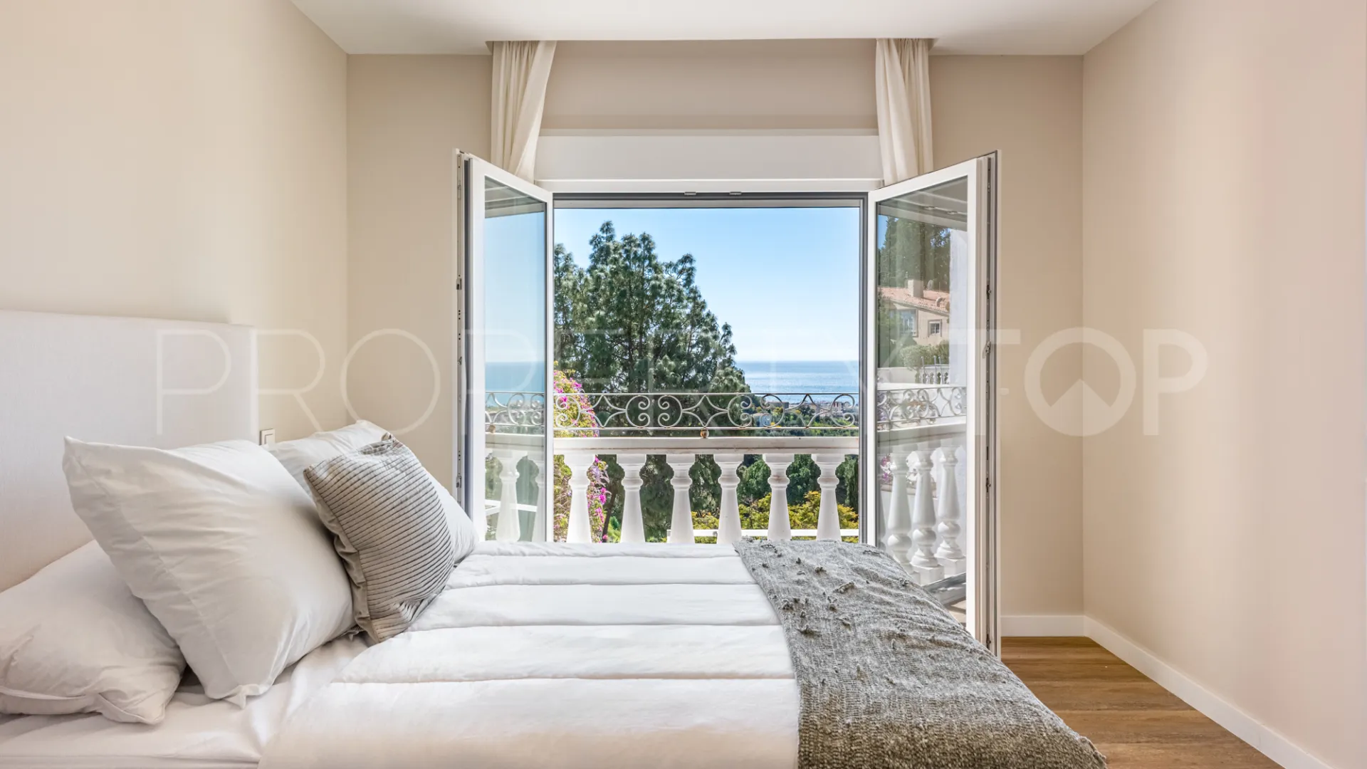For sale villa in La Montua
