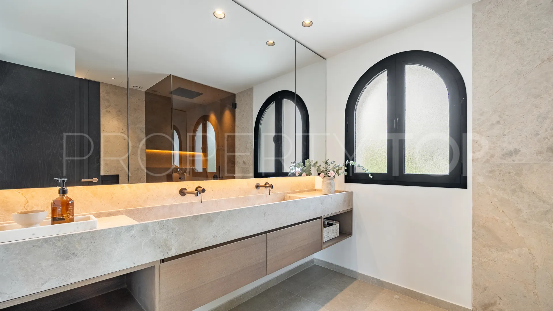 Villa a la venta en Los Arqueros de 5 dormitorios
