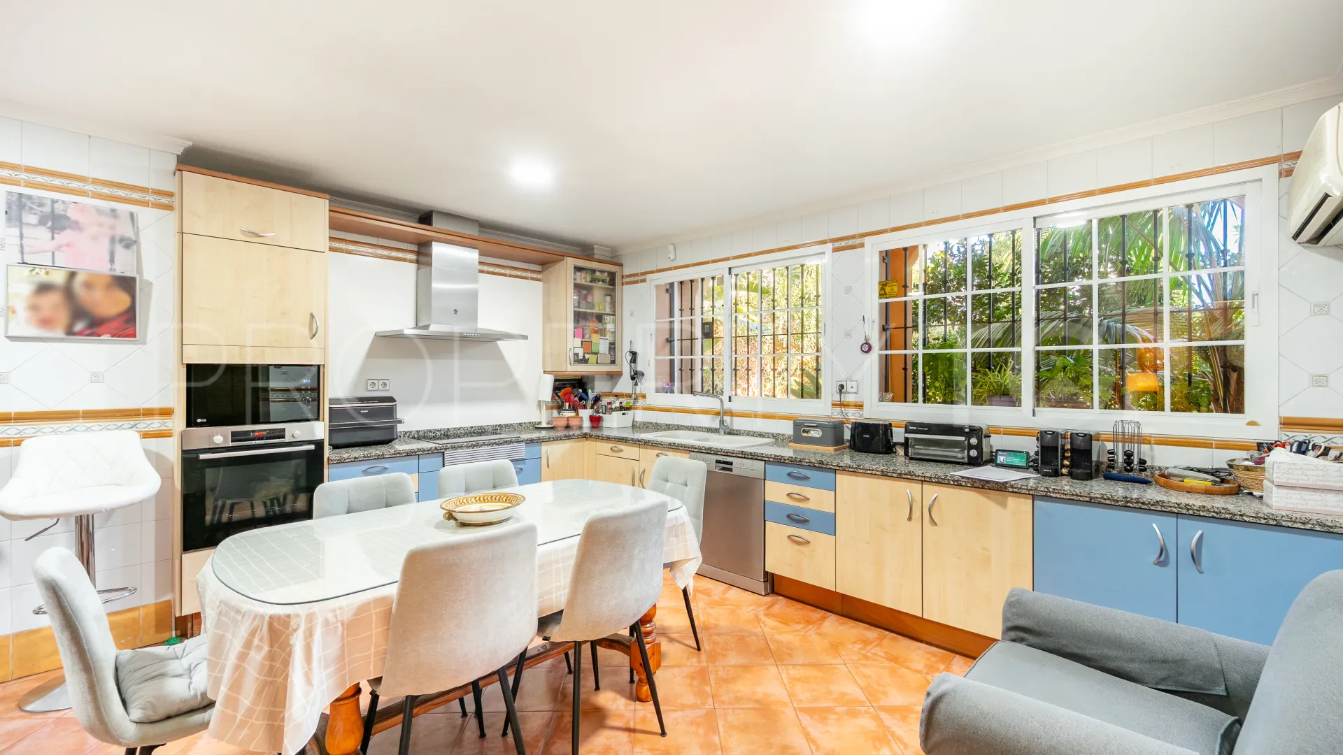 Se vende villa en Atalaya de Rio Verde con 5 dormitorios