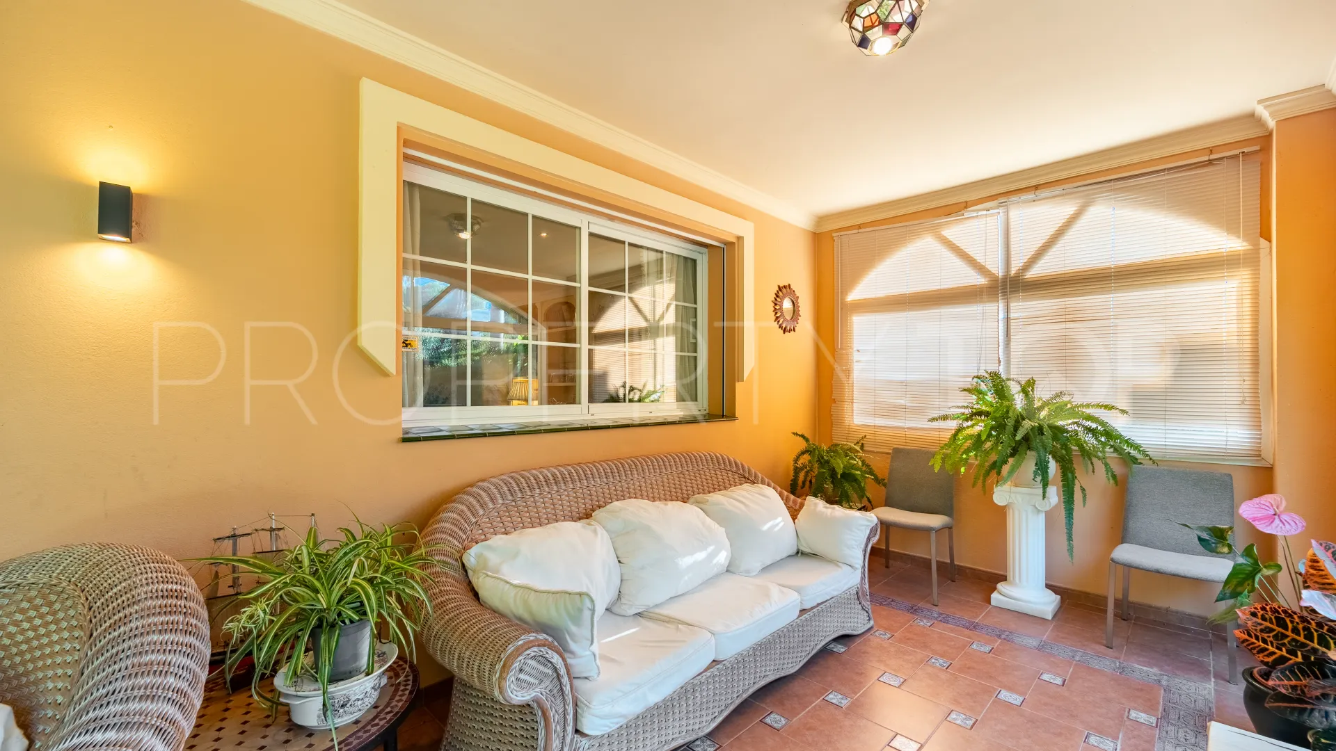 Se vende villa en Atalaya de Rio Verde con 5 dormitorios