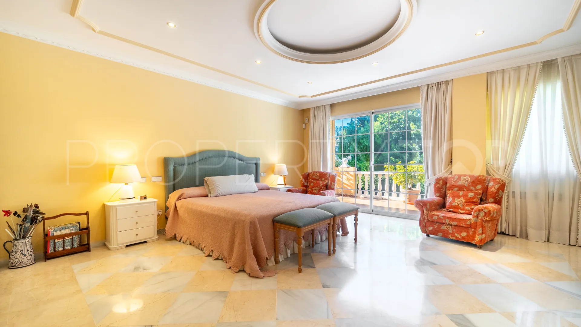 Se vende villa en Atalaya de Rio Verde con 5 dormitorios