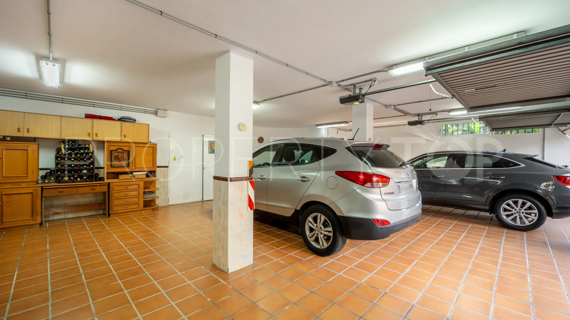 Se vende villa en Atalaya de Rio Verde con 5 dormitorios