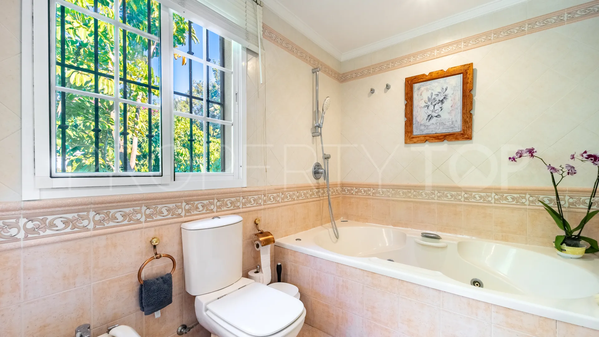 Se vende villa en Atalaya de Rio Verde con 5 dormitorios